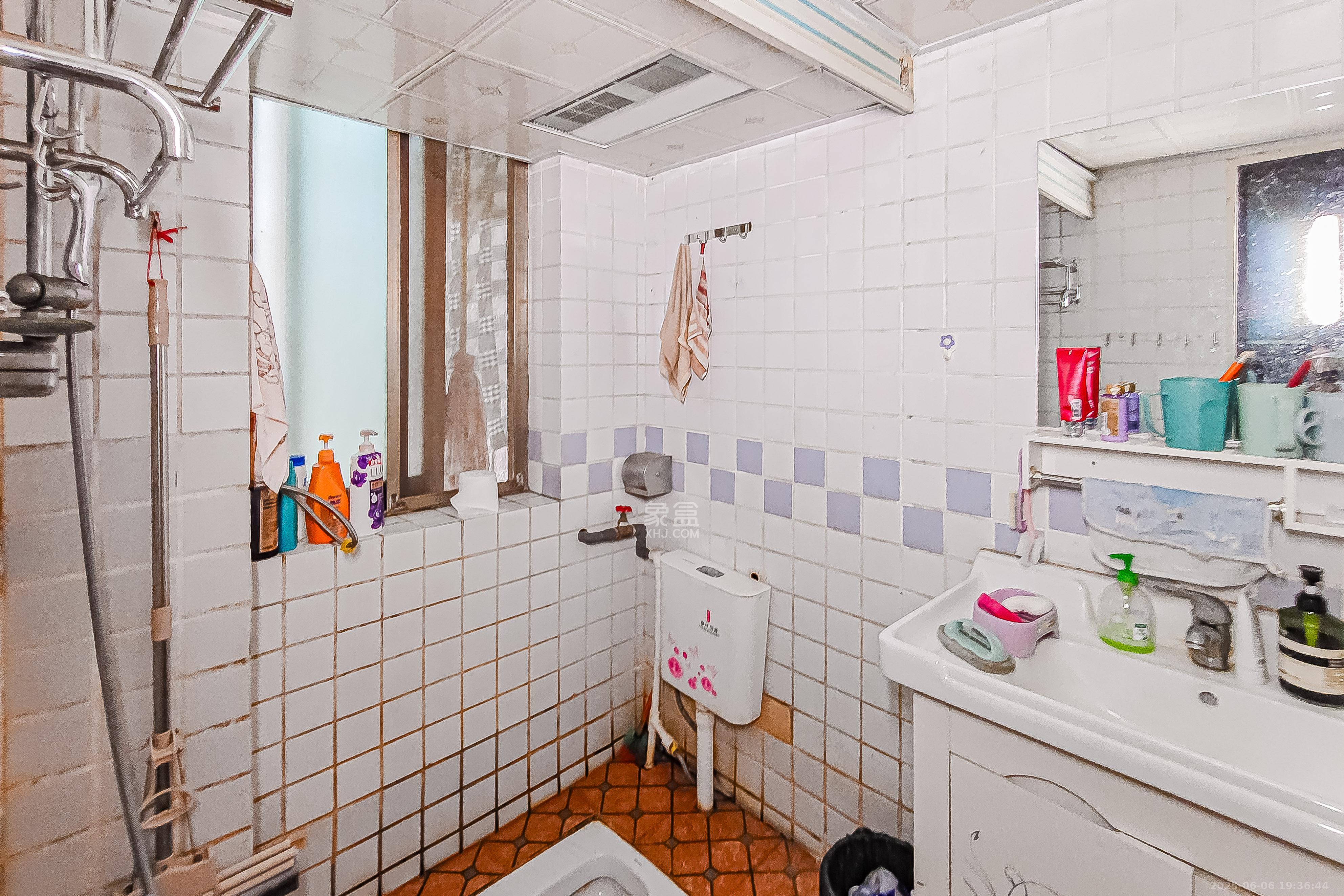 金泰小区  3室2厅1卫    76.8万 金泰小区  3室2厅1卫    76.8万卫生间