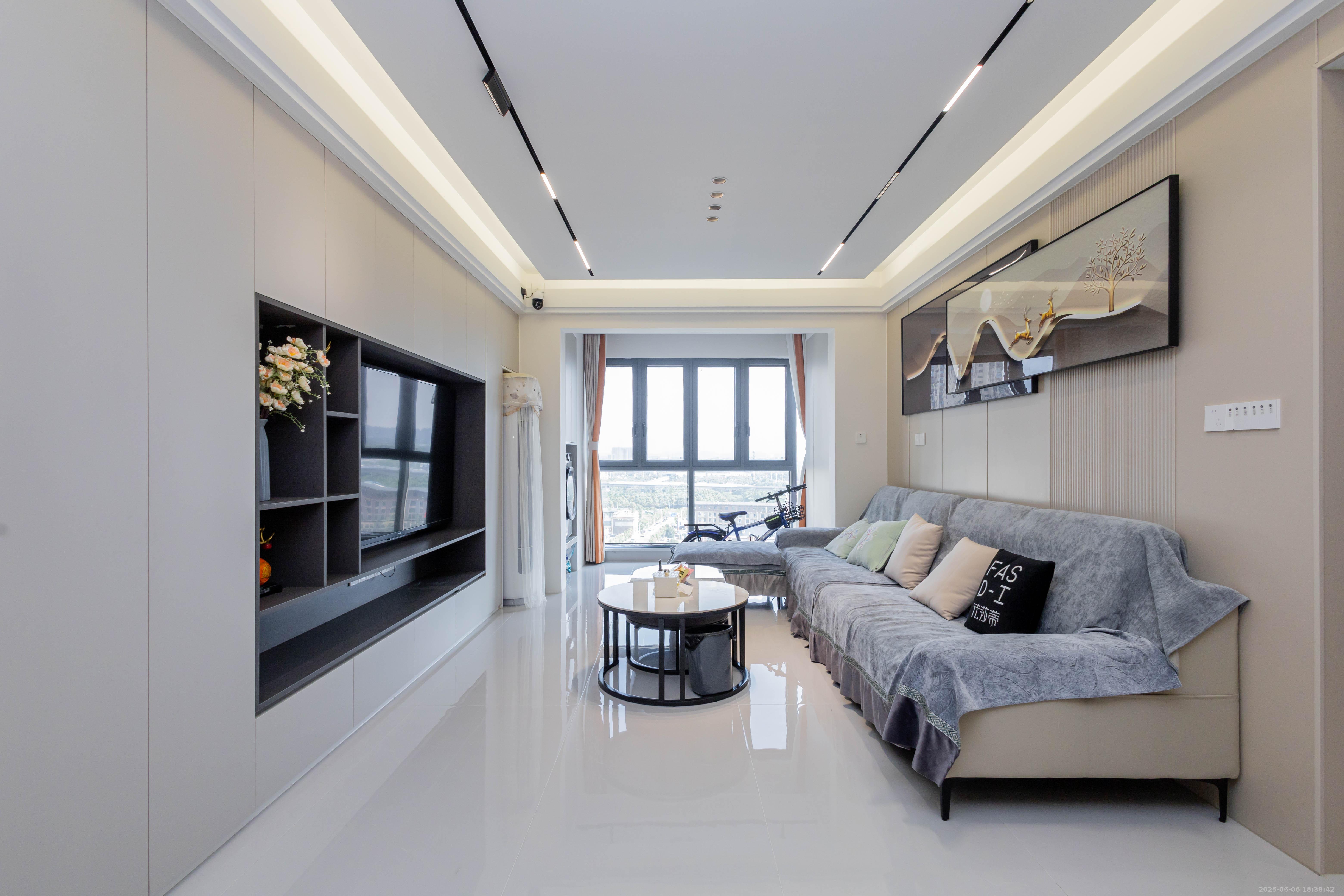 新城朗隽大都会 3室2厅2卫 85.8万 新城朗隽大都会 3室2厅2卫 85.8万客厅