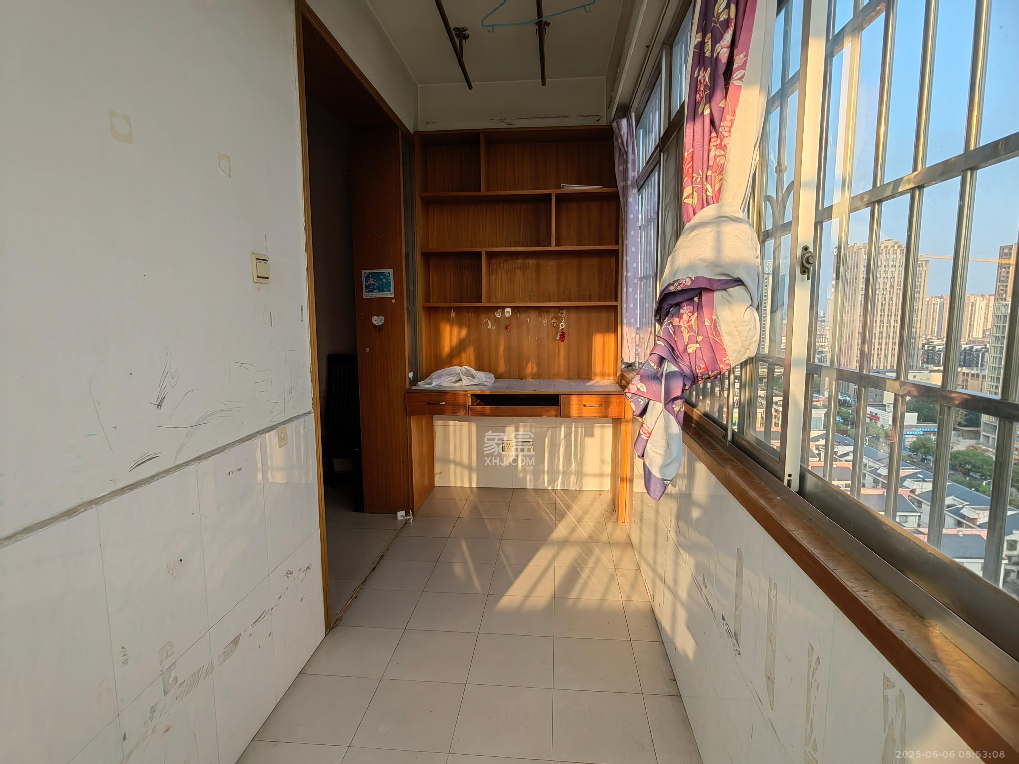 雄踞都市东家 3室2厅2卫 2200.0元/月 雄踞都市东家 3室2厅2卫 2200.0元/月室内图