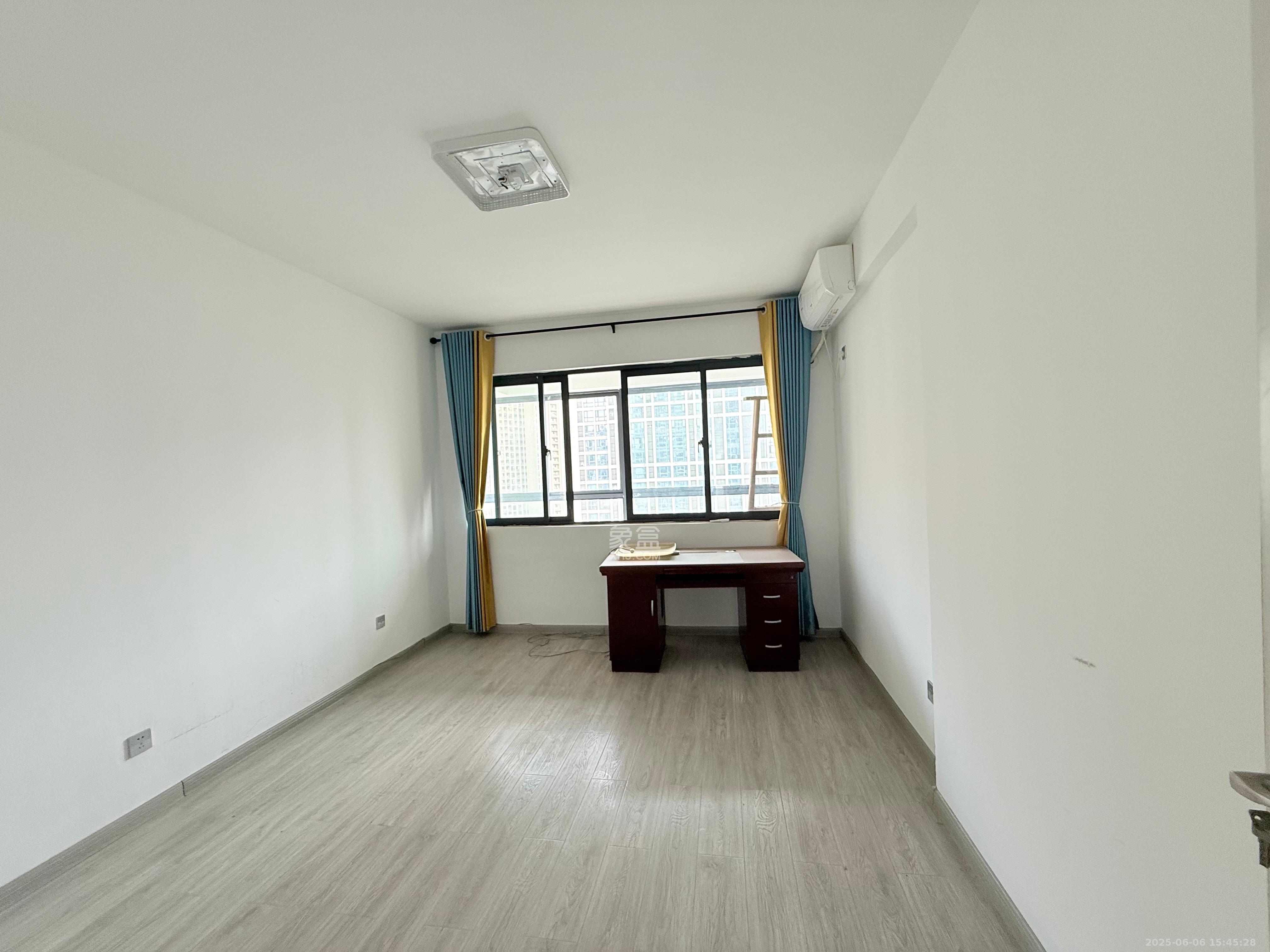 融科东南海  4室2厅2卫    3600.0元/月 融科东南海  4室2厅2卫    3600.0元/月室内图