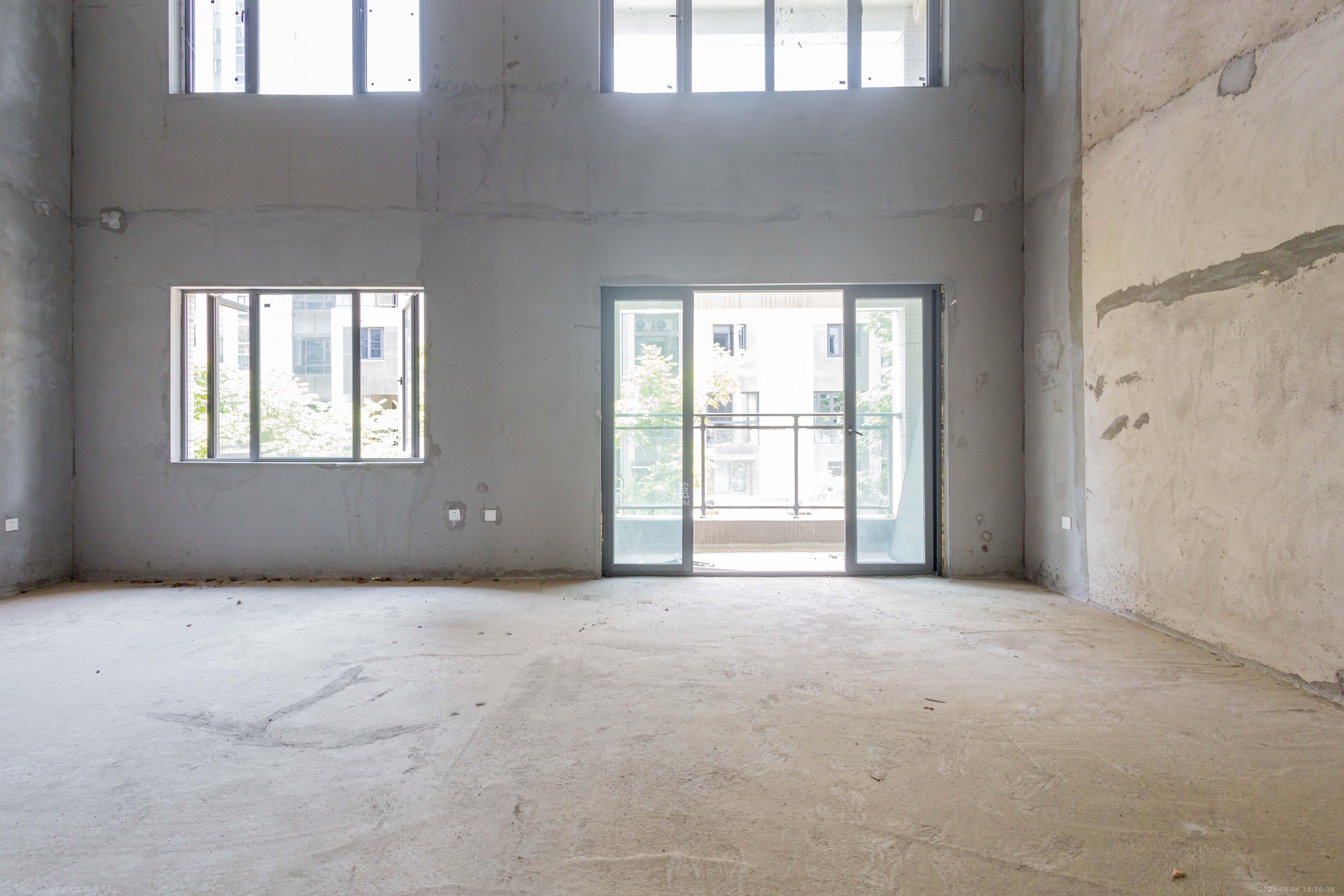 敏捷珑玥府 5室2厅2卫 140.0万 敏捷珑玥府 5室2厅2卫 140.0万客厅