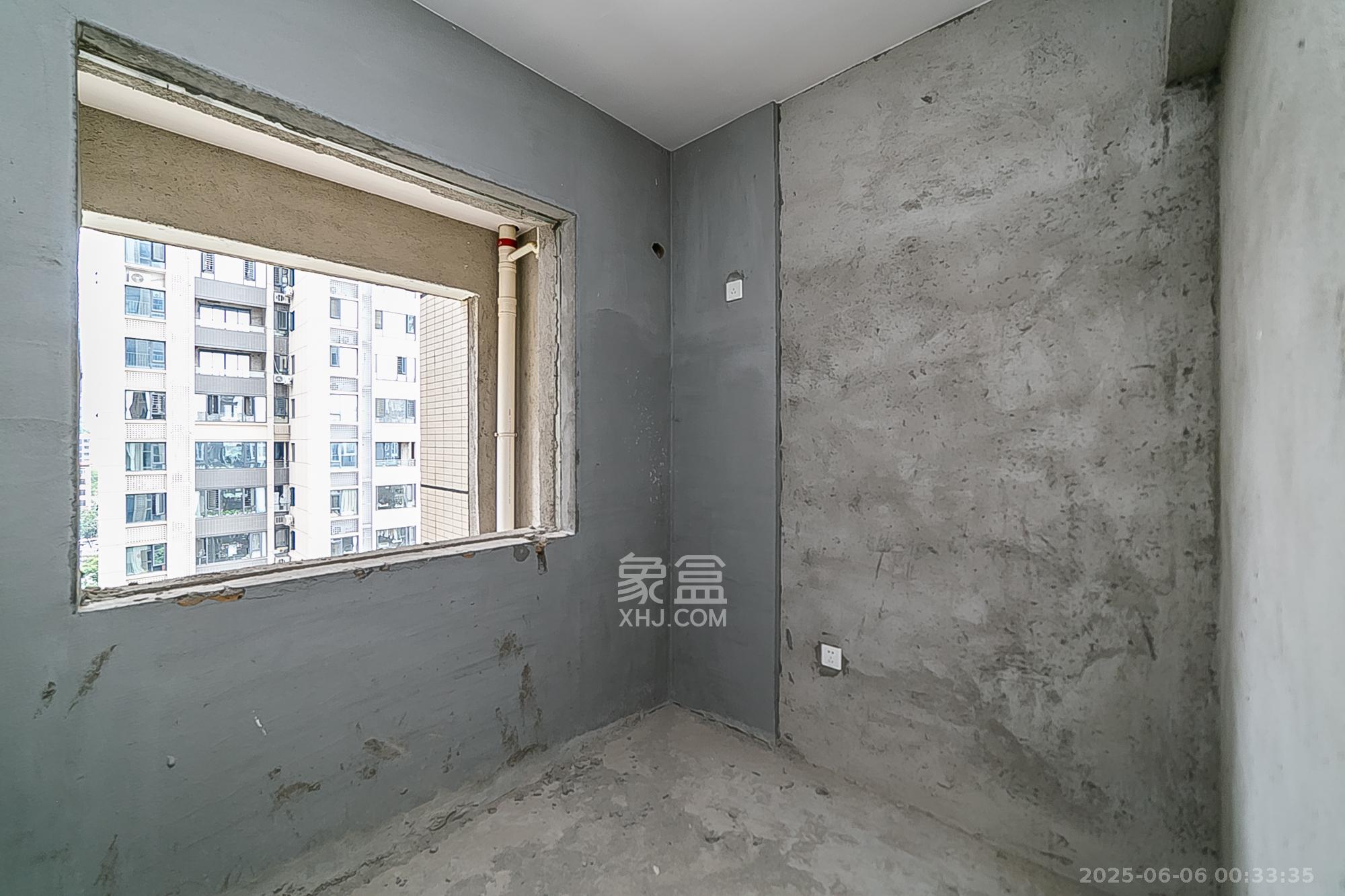 天鸿天府(天鸿中央大院) 4室2厅3卫 175.0万 天鸿天府(天鸿中央大院) 4室2厅3卫 175.0万卧室