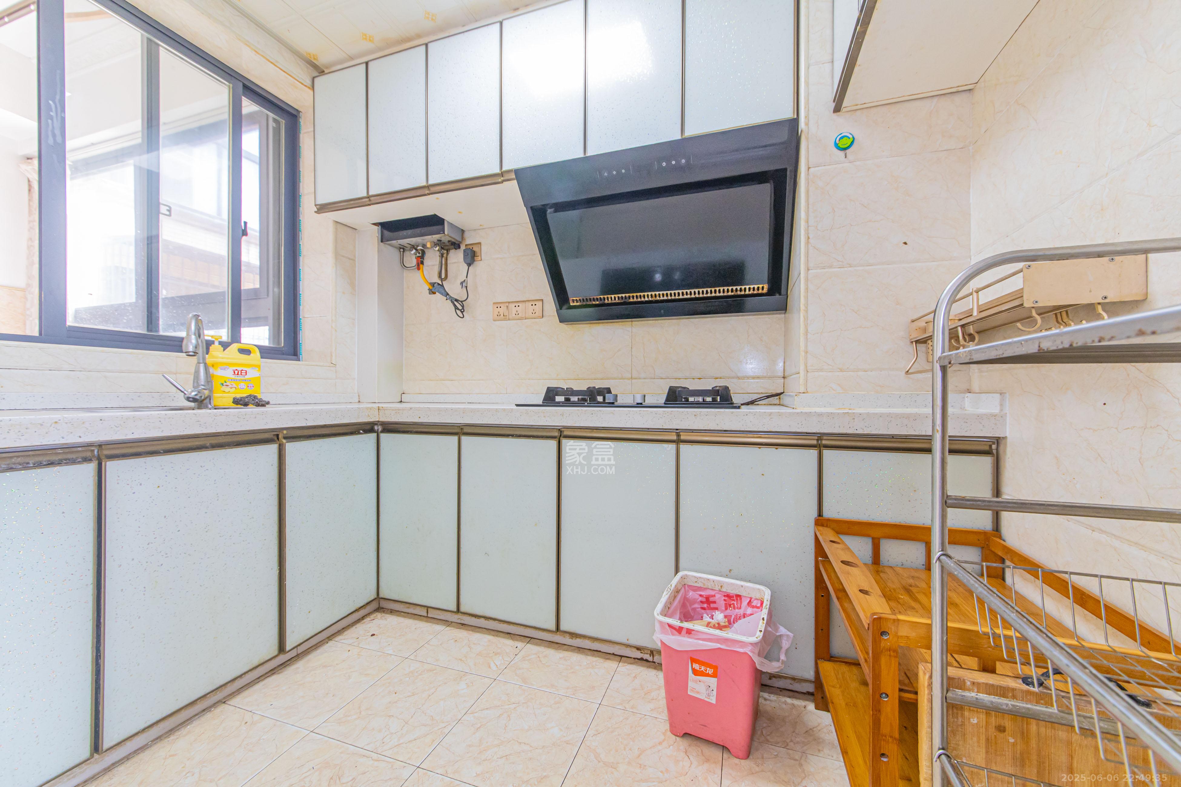 中建芙蓉嘉苑 3室2厅1卫 82.0万 中建芙蓉嘉苑 3室2厅1卫 82.0万厨房