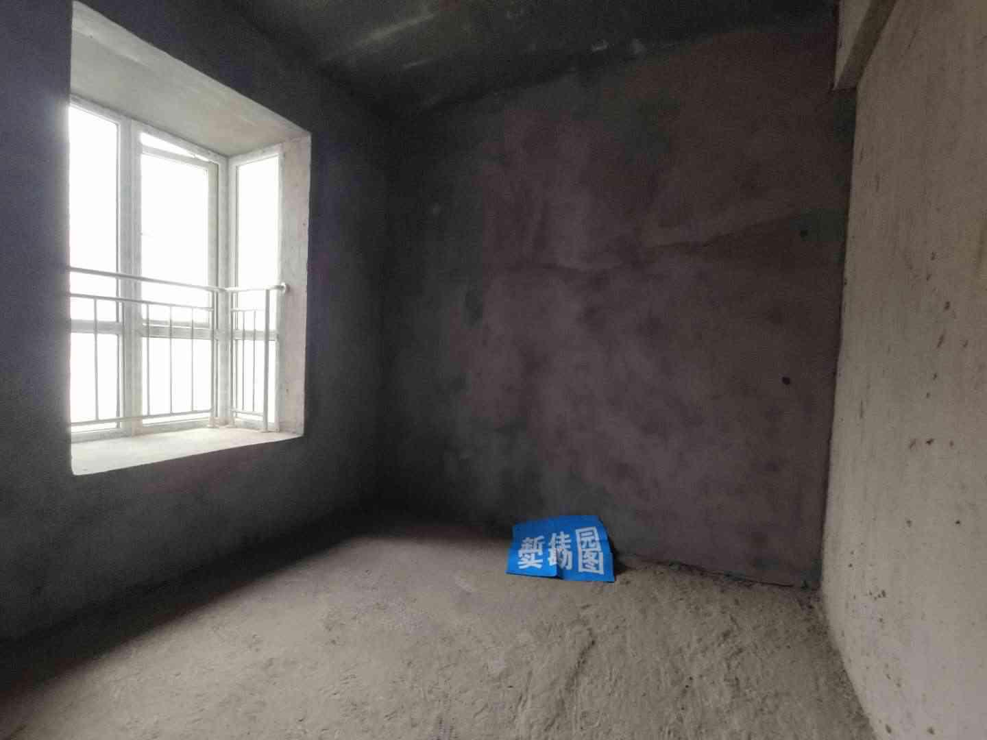 高盛澧园一二期  3室2厅2卫   65.00万客厅