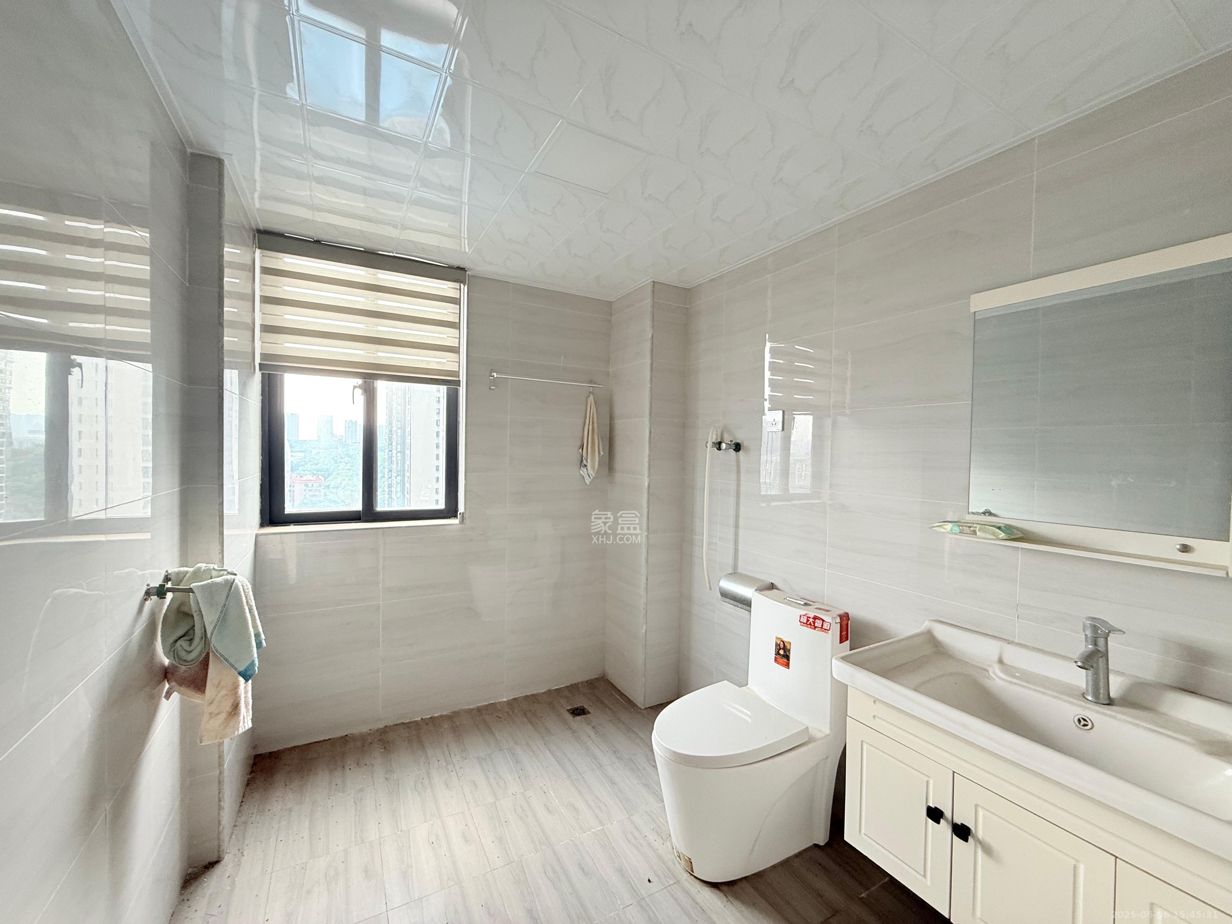 融科东南海  4室2厅2卫    3600.0元/月 融科东南海  4室2厅2卫    3600.0元/月室内图