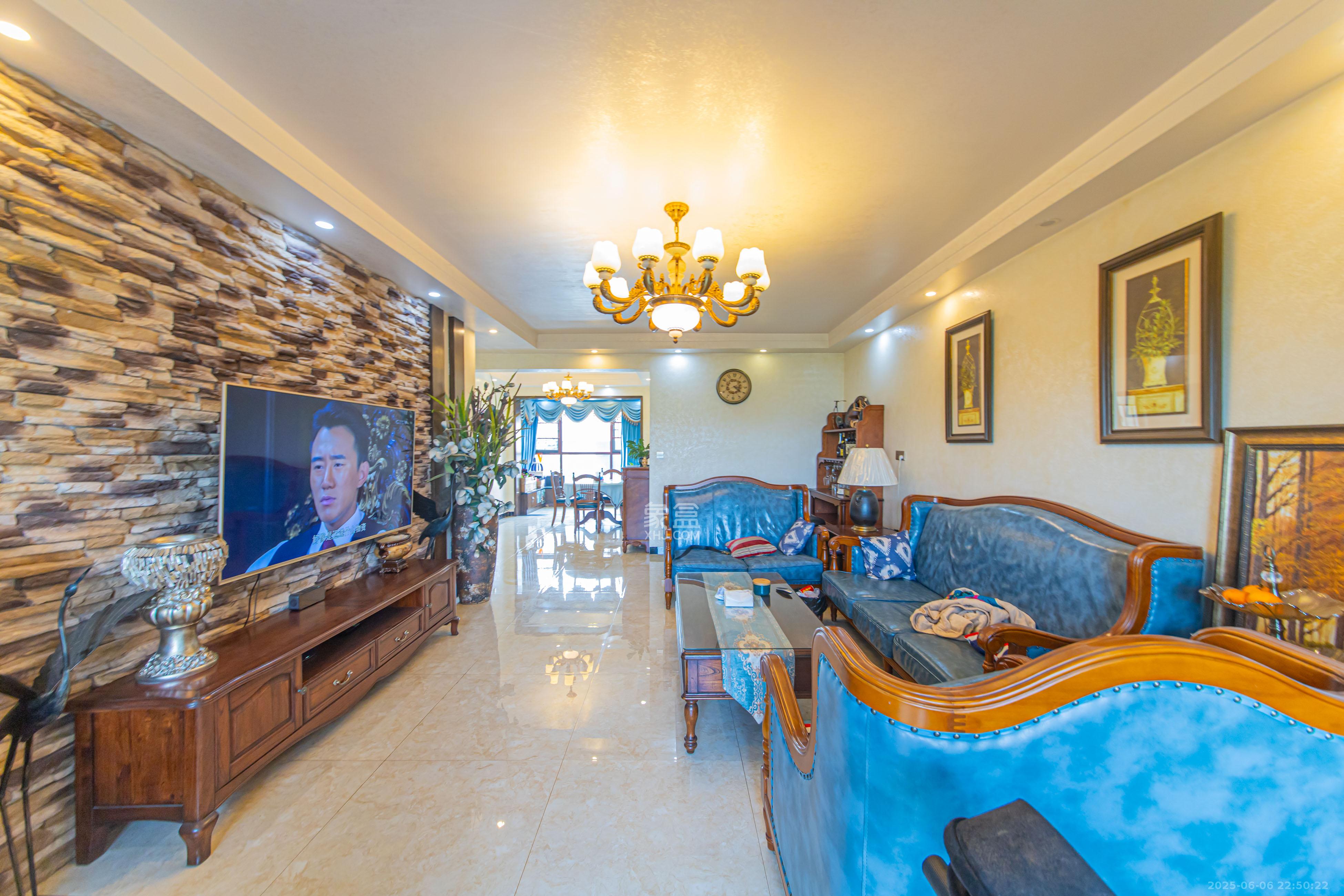 北辰中央公园A区 3室2厅2卫 165.0万 北辰中央公园A区 3室2厅2卫 165.0万客厅