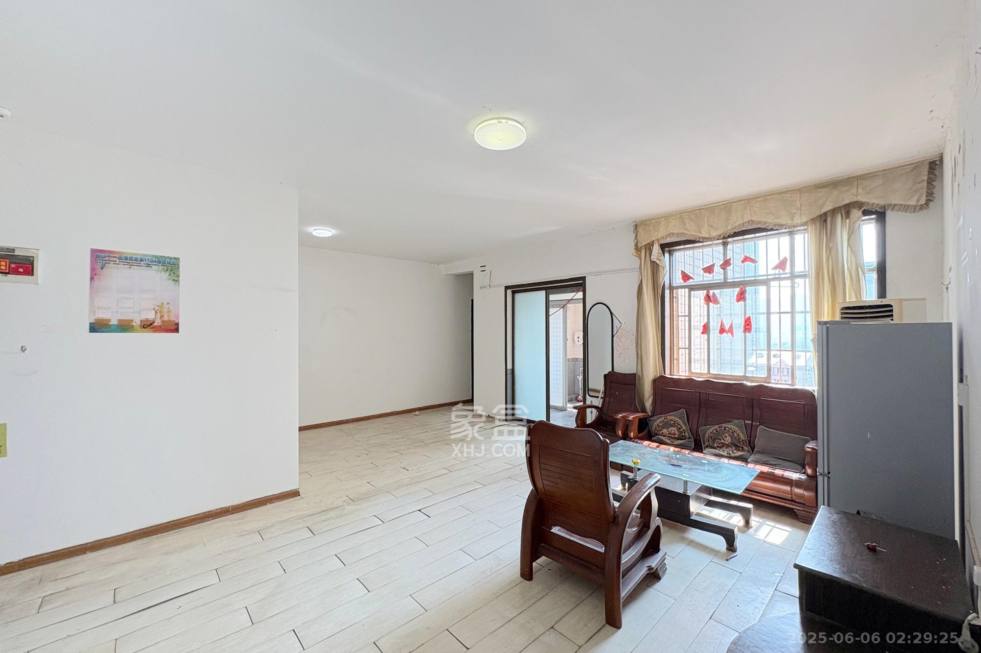 王府井公寓（福源公寓）  3室2厅1卫    200.0万客厅