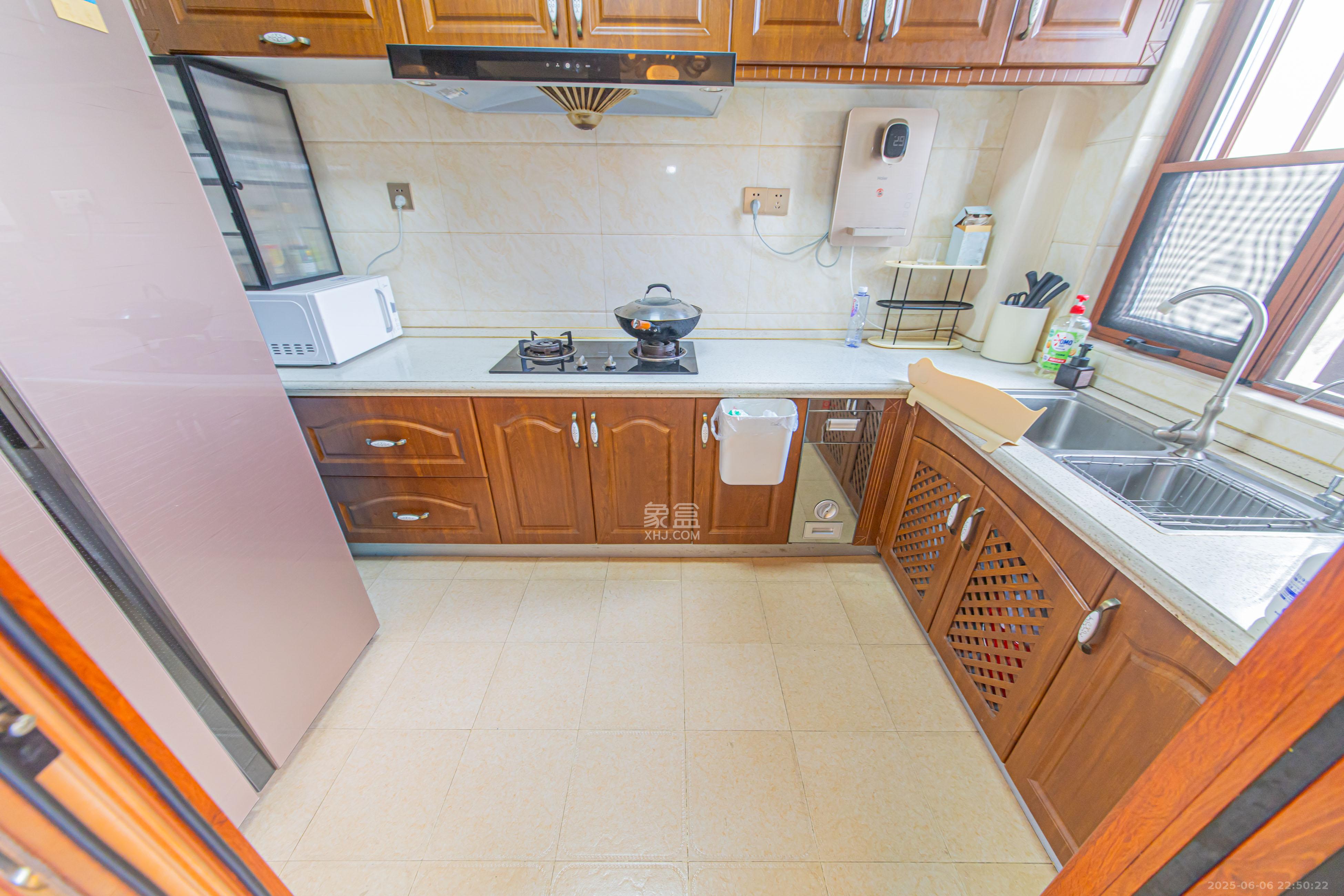 北辰中央公园A区 3室2厅2卫 165.0万 北辰中央公园A区 3室2厅2卫 165.0万厨房