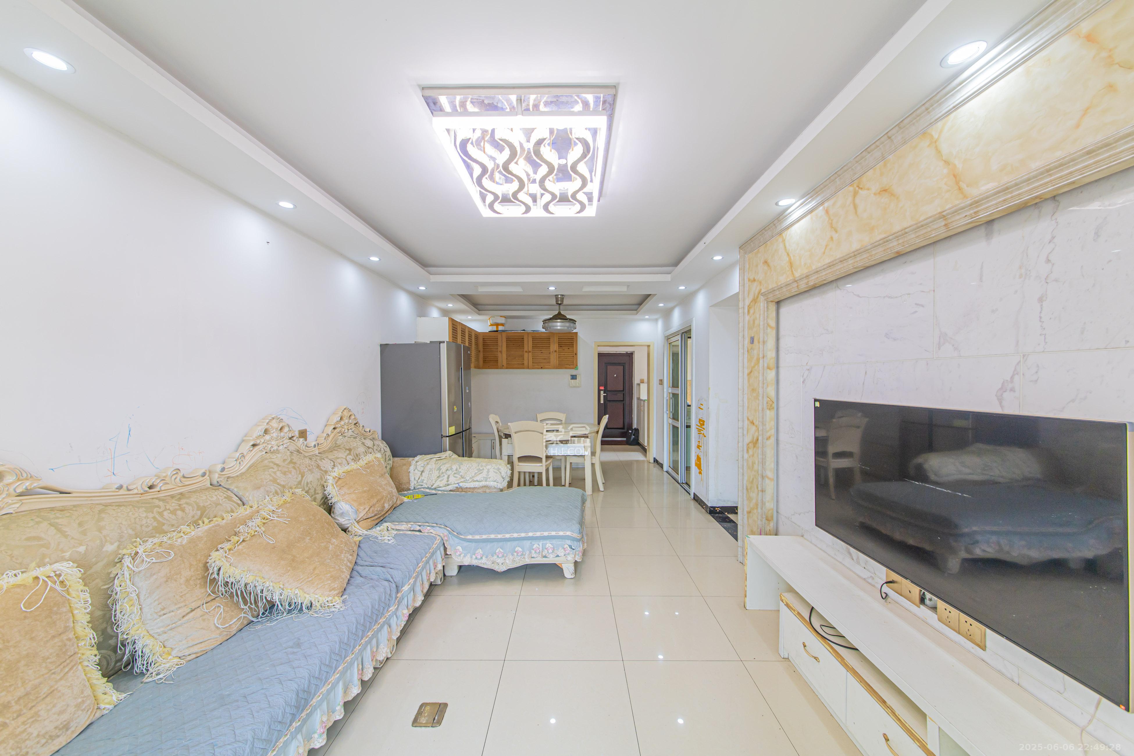 中建芙蓉嘉苑 3室2厅1卫 82.0万 中建芙蓉嘉苑 3室2厅1卫 82.0万客厅