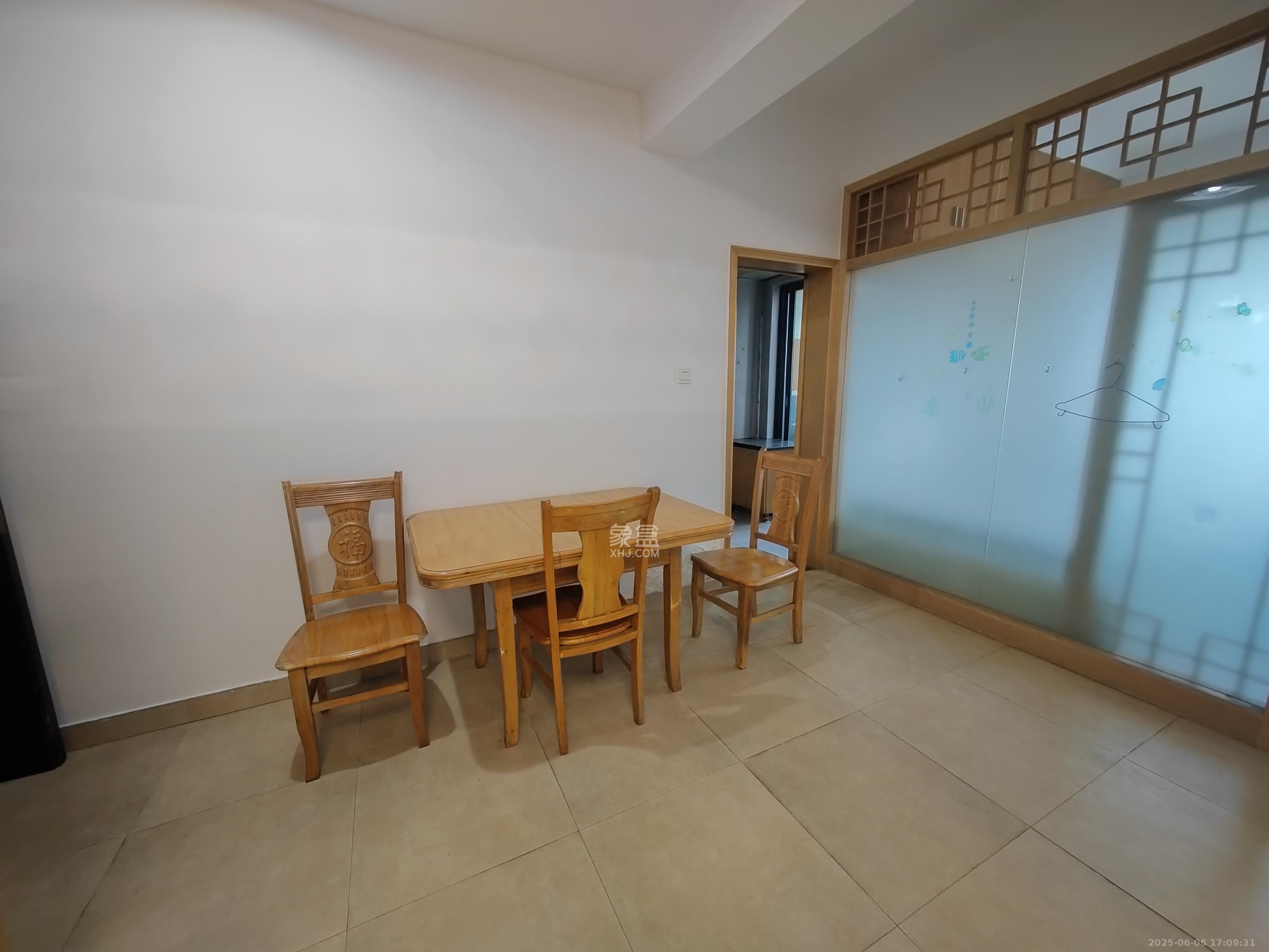 莱茵城  2室2厅1卫   1700.00元/月室内图