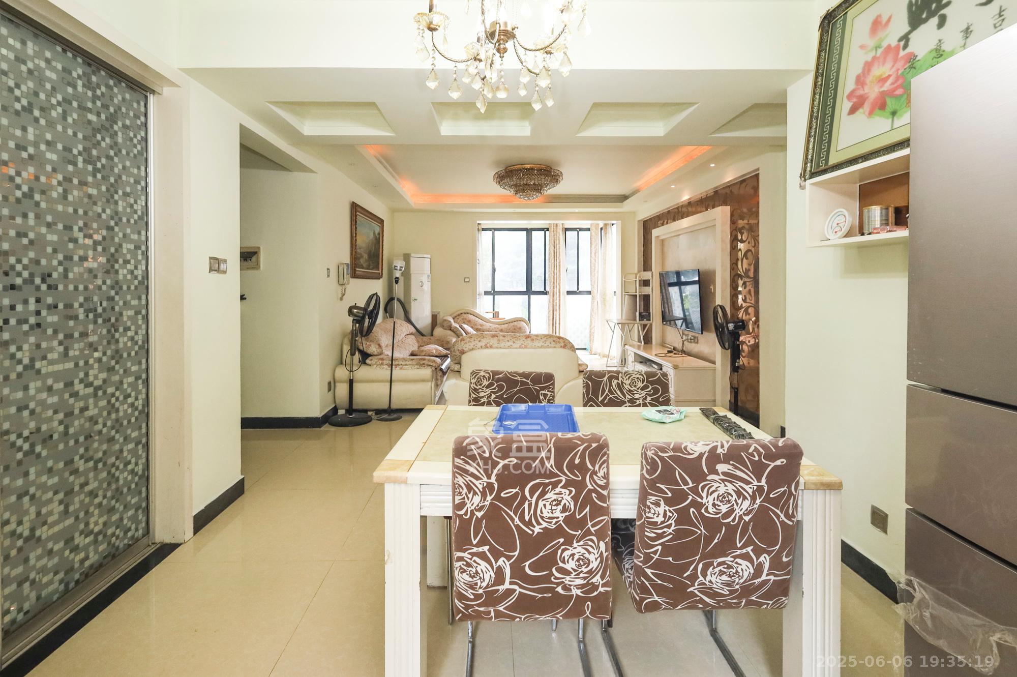 山语城一期  1室2厅1卫    54.8万客厅