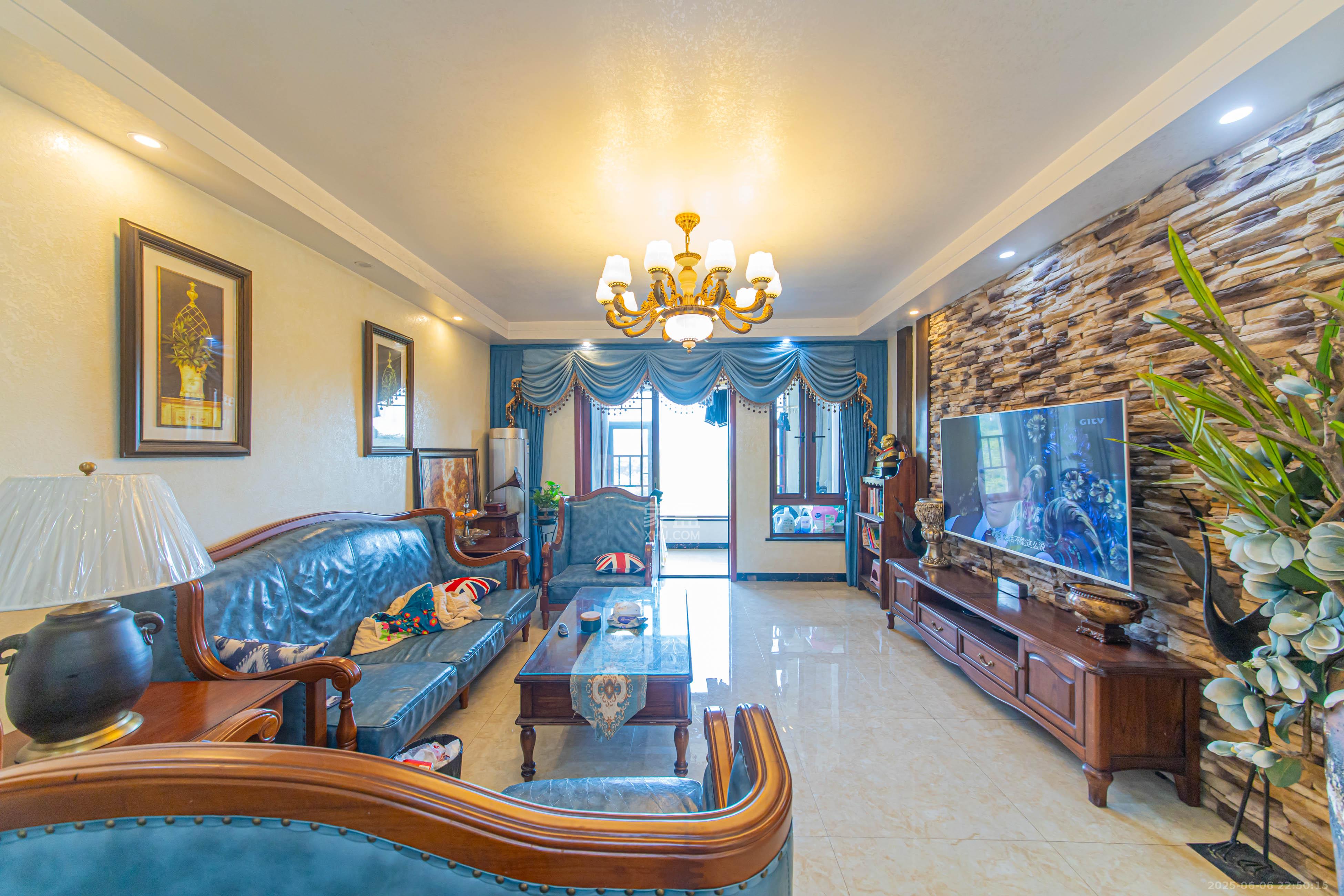 北辰中央公园A区 3室2厅2卫 165.0万 北辰中央公园A区 3室2厅2卫 165.0万客厅