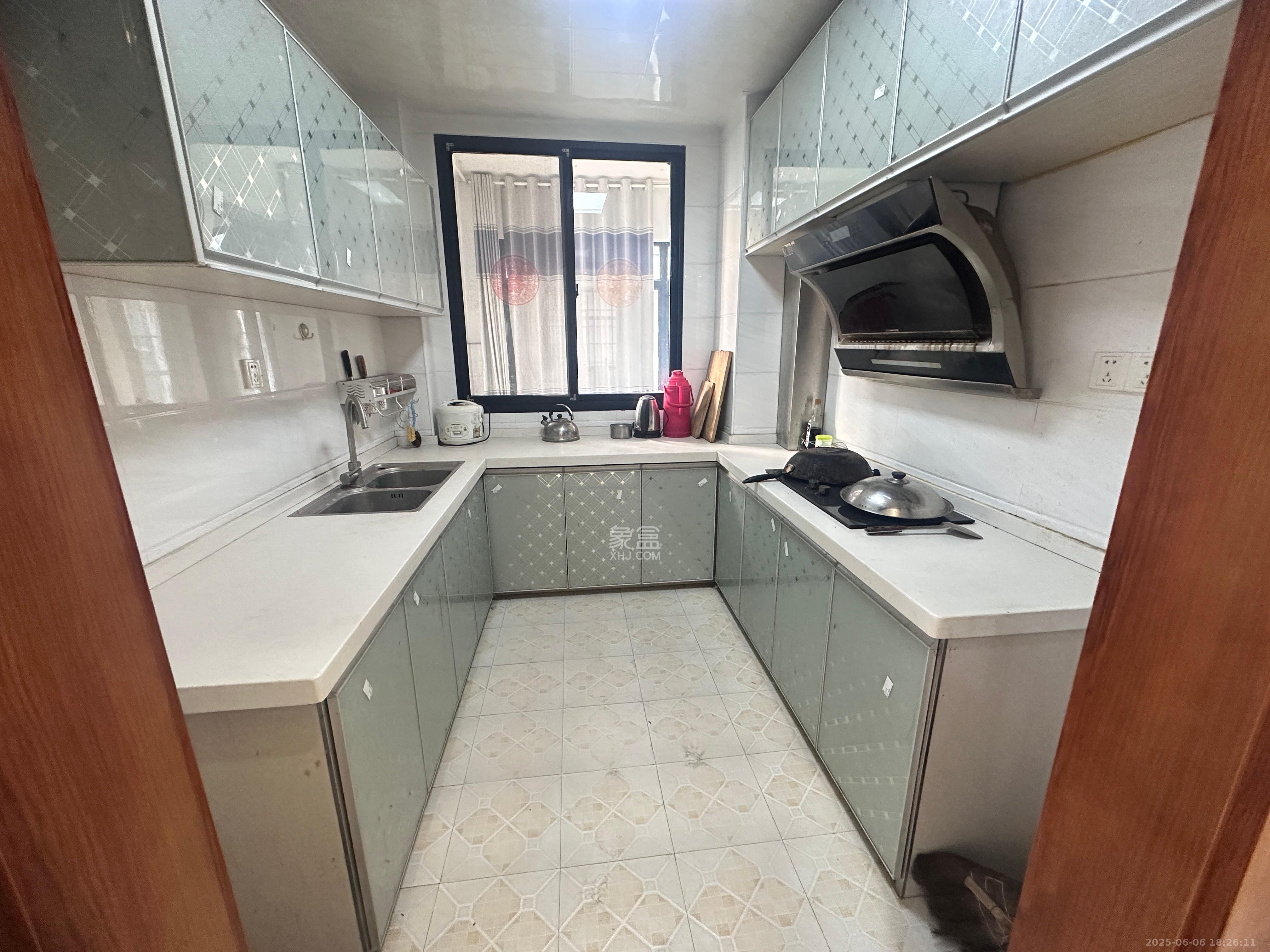 金侨城 3室2厅2卫 1500.0元/月 金侨城 3室2厅2卫 1500.0元/月室内图