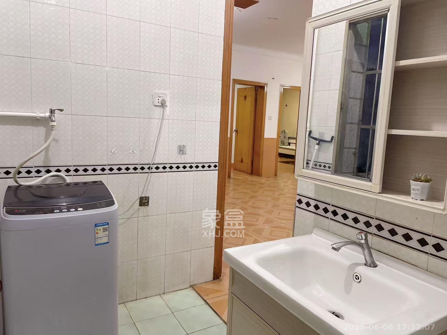 洞井商贸城 3室1厅2卫 1700.0元/月 洞井商贸城 3室1厅2卫 1700.0元/月室内图