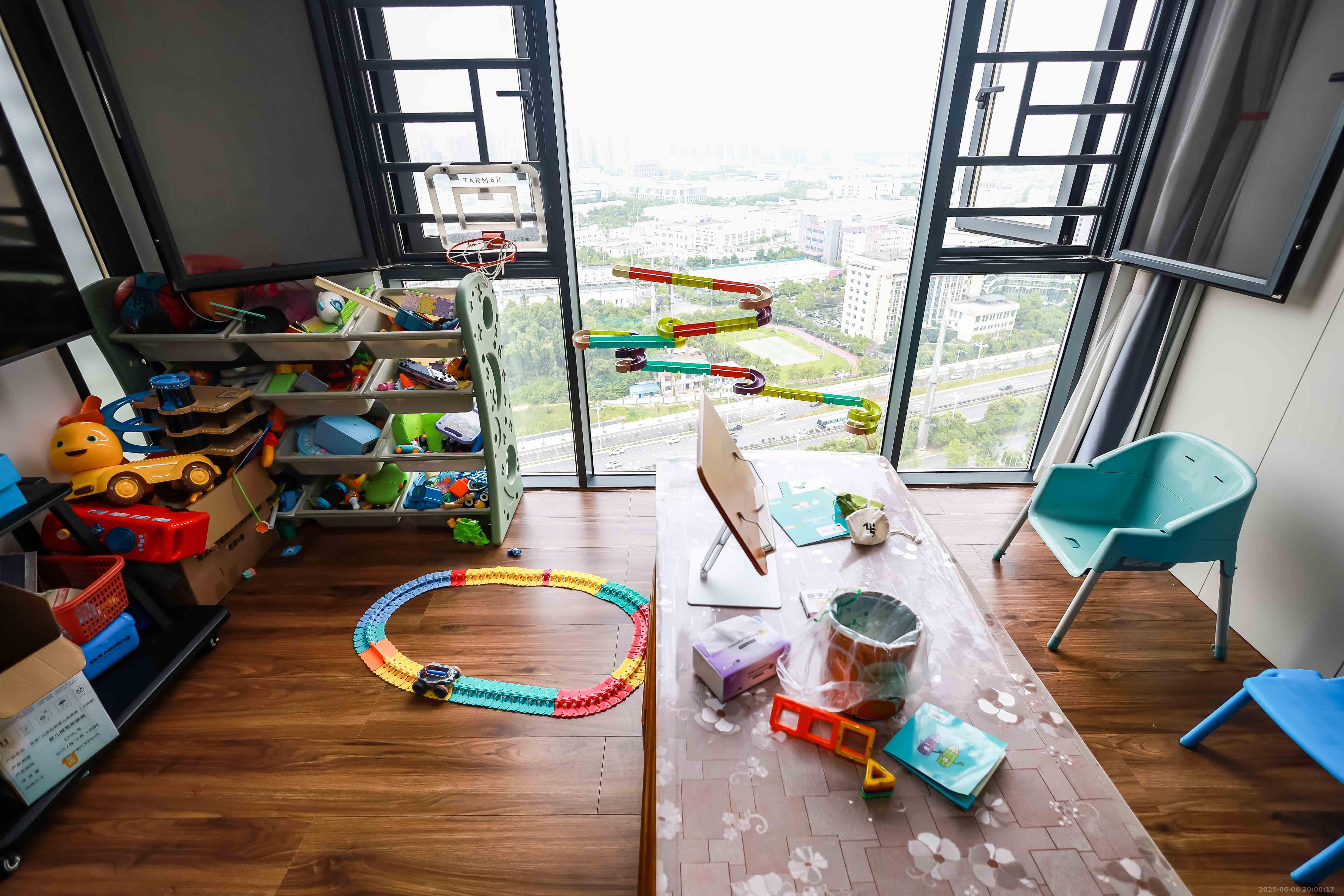 金地中交麓谷香颂(金地中交雅苑) 4室2厅2卫 136.8万 金地中交麓谷香颂(金地中交雅苑) 4室2厅2卫 136.8万阳台