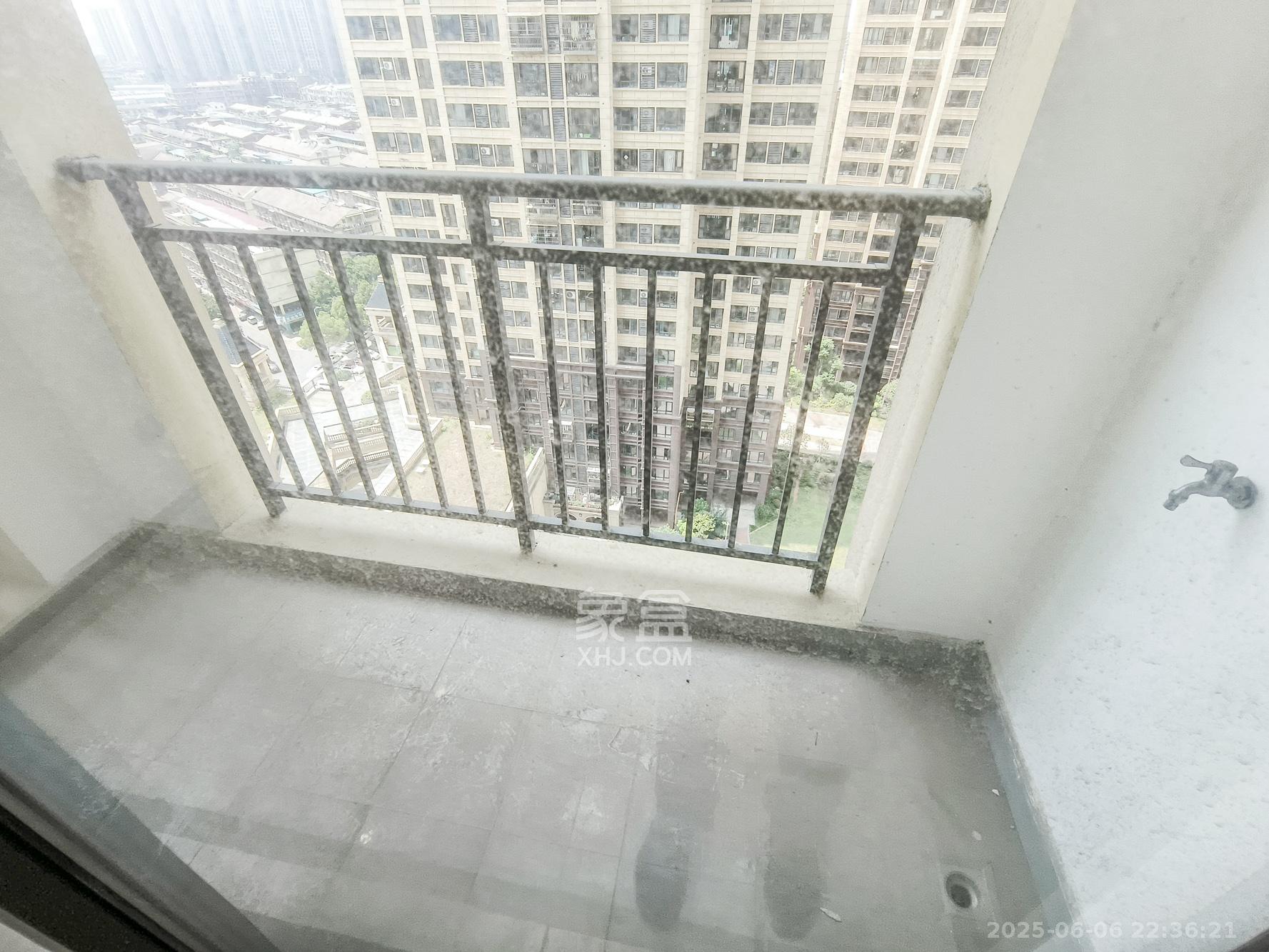 星城春晓 3室2厅2卫 90.8万 星城春晓 3室2厅2卫 90.8万阳台