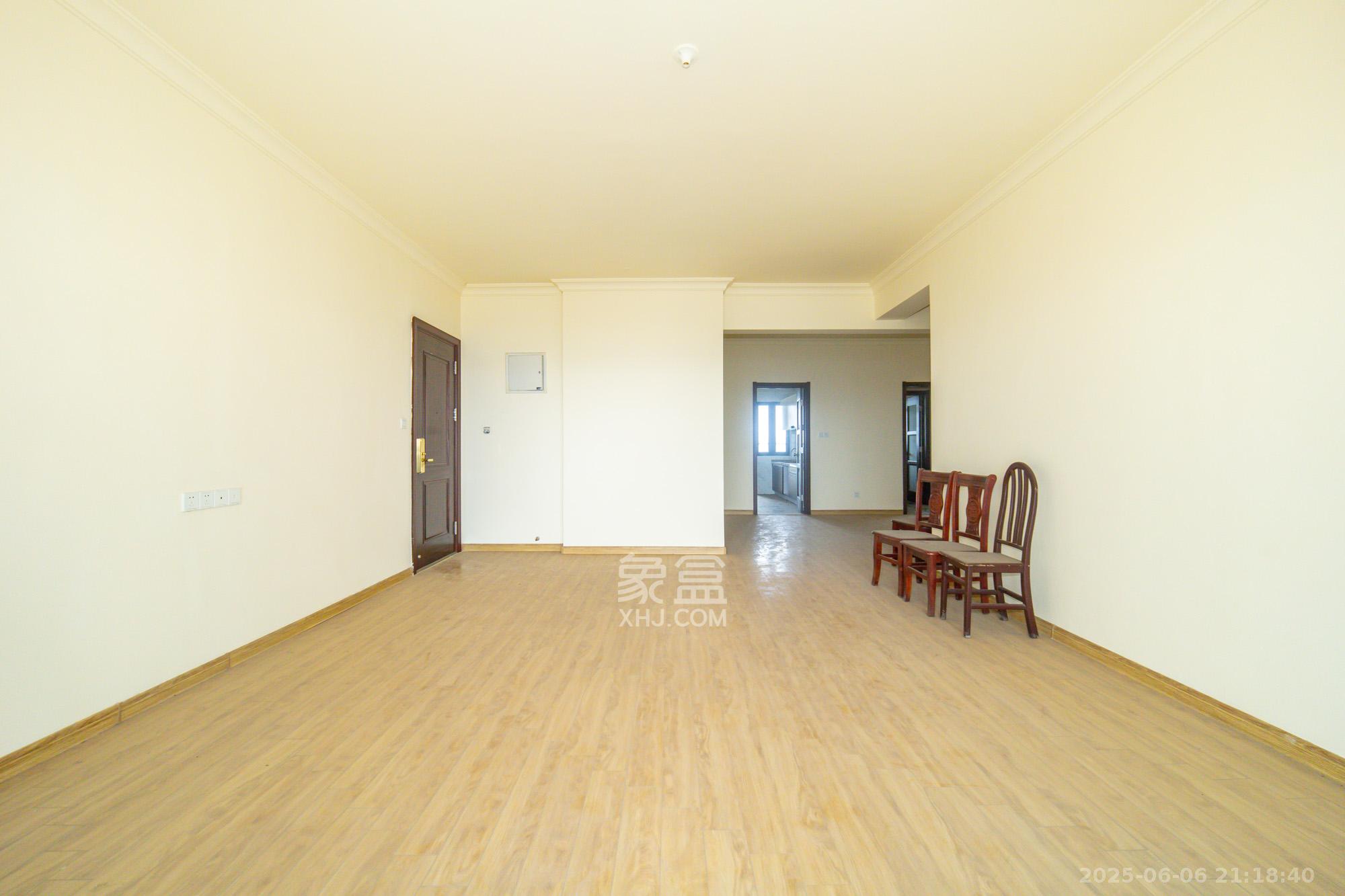 碧桂园威尼斯城 4室2厅2卫 149.88万 碧桂园威尼斯城 4室2厅2卫 149.88万客厅