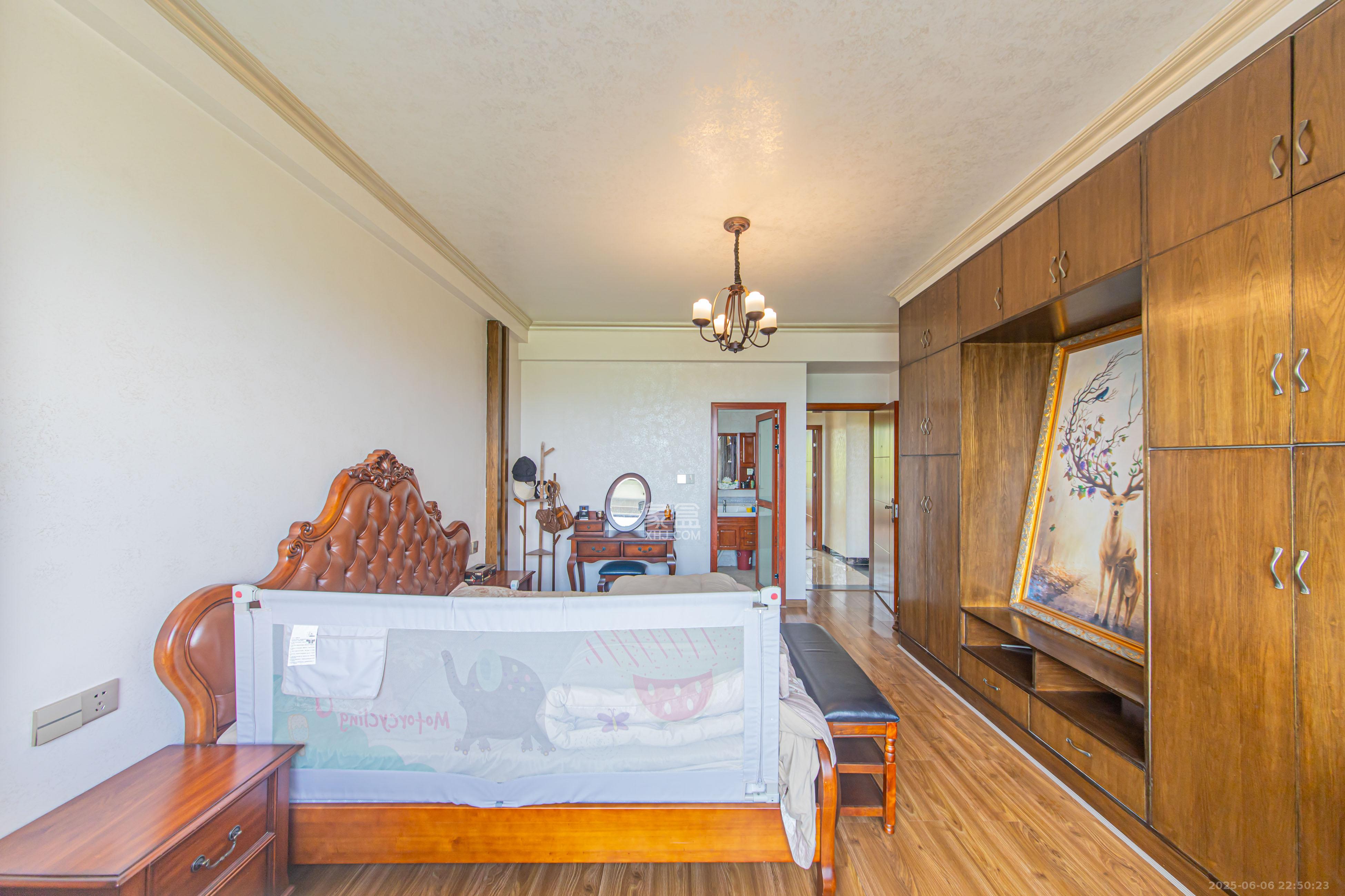 北辰中央公园A区 3室2厅2卫 165.0万 北辰中央公园A区 3室2厅2卫 165.0万卧室