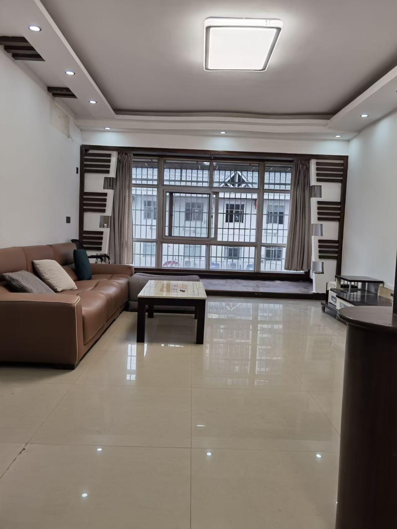 财富地带 3室2厅2卫 2500.0元/月 财富地带 3室2厅2卫 2500.0元/月室内图