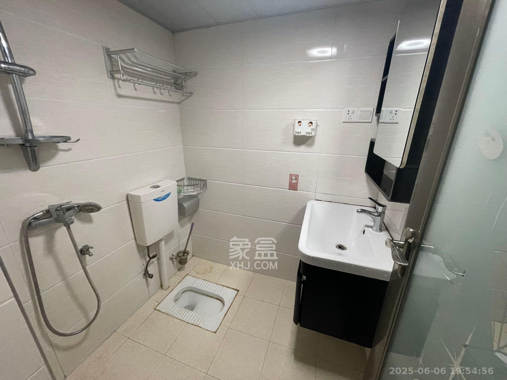 泊林晶城  1室1厅1卫    1300.0元/月室内图