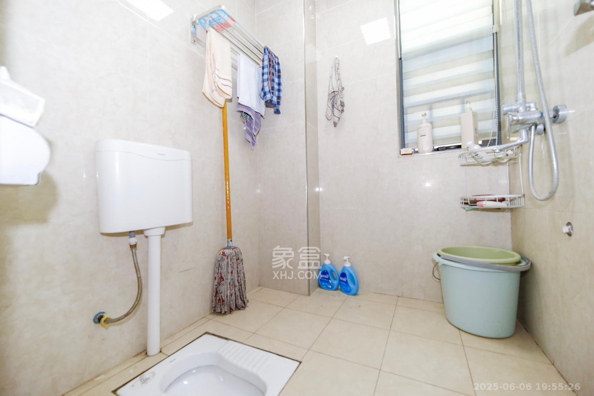 园康星都荟 3室2厅1卫 82.0万 园康星都荟 3室2厅1卫 82.0万卫生间