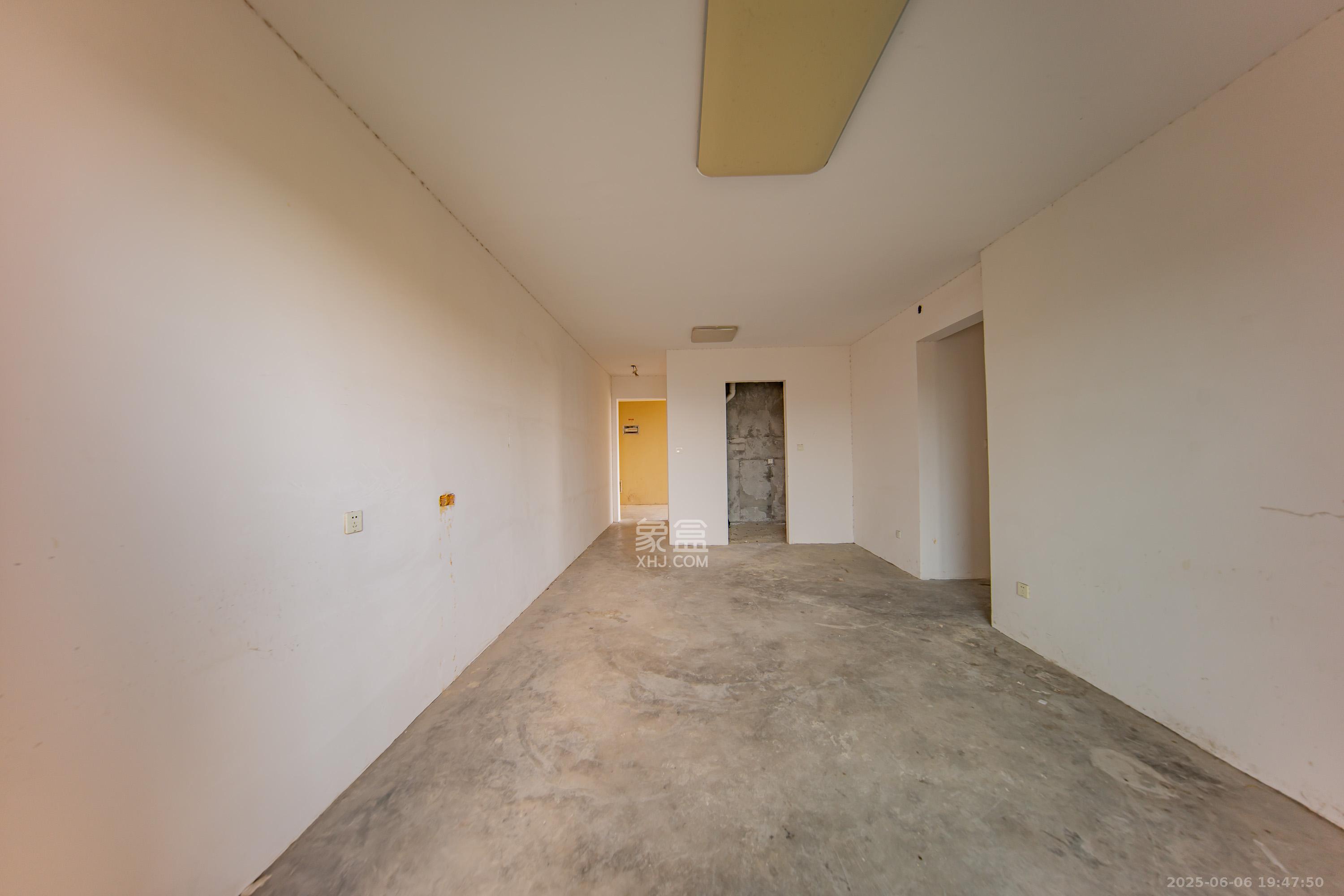 融创融公馆(融创臻苑)  4室2厅2卫    62.0万 融创融公馆(融创臻苑)  4室2厅2卫    62.0万客厅