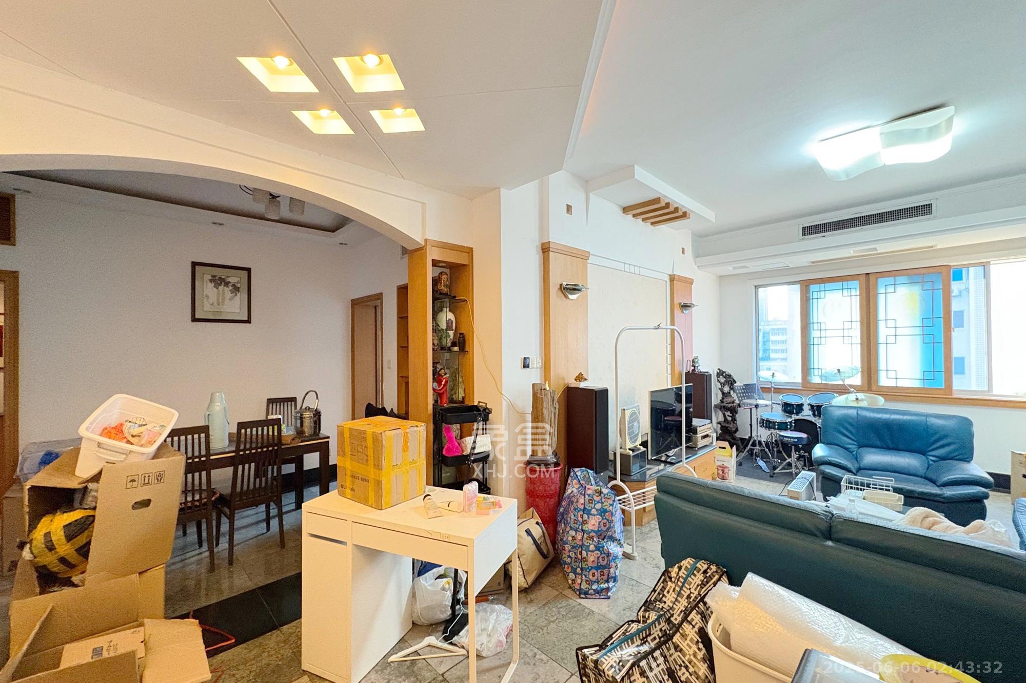 安全厅宿舍阳光小区(湘湖渔场阳光小区) 4室2厅2卫 125.0万 安全厅宿舍阳光小区(湘湖渔场阳光小区) 4室2厅2卫 125.0万客厅