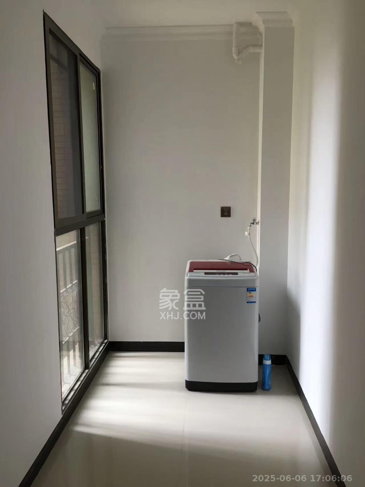 江山帝景雅典  3室2厅2卫   2700.00元/月室内图