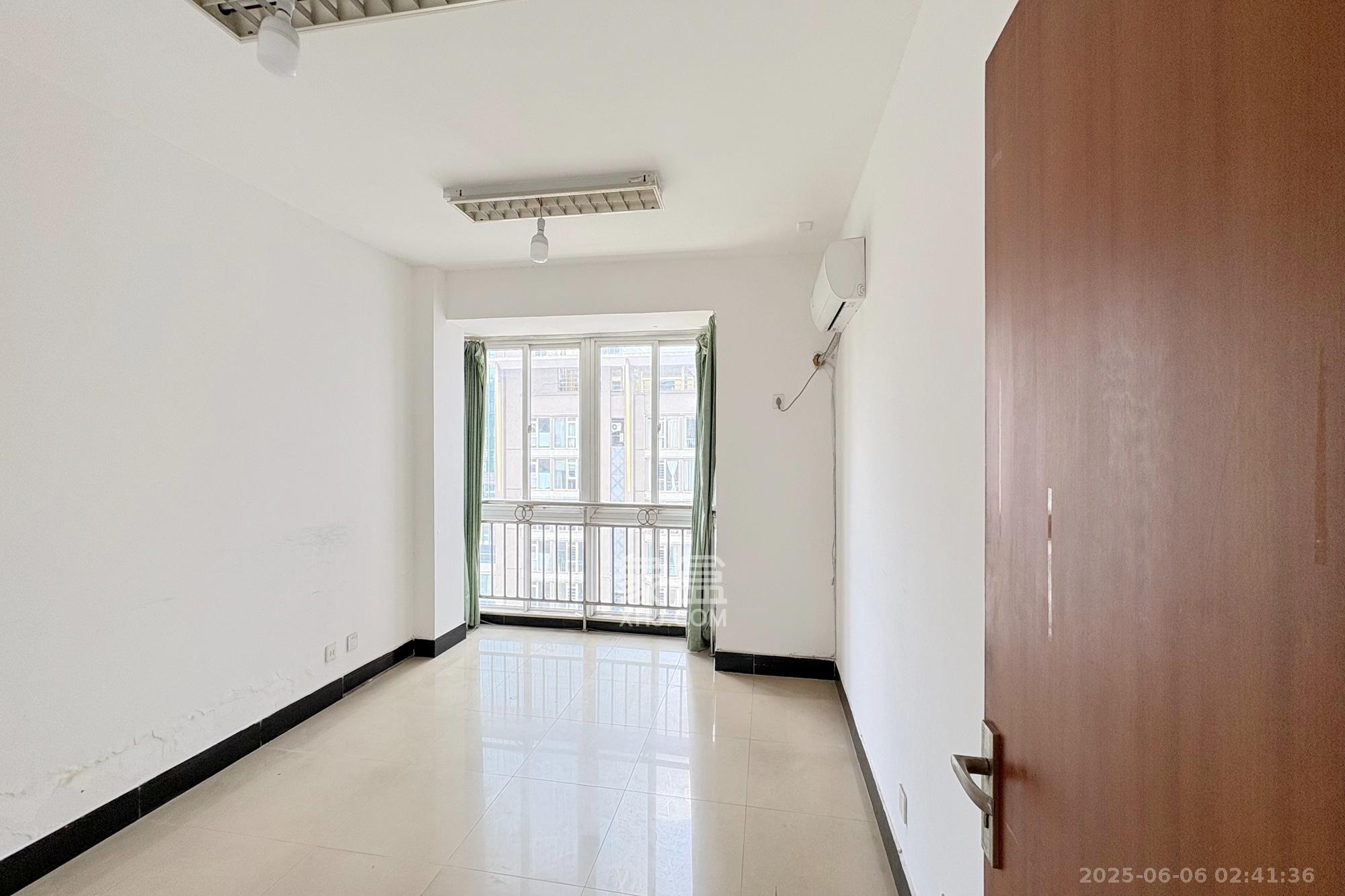 五一华府 4室2厅2卫 168.0万 五一华府 4室2厅2卫 168.0万其他