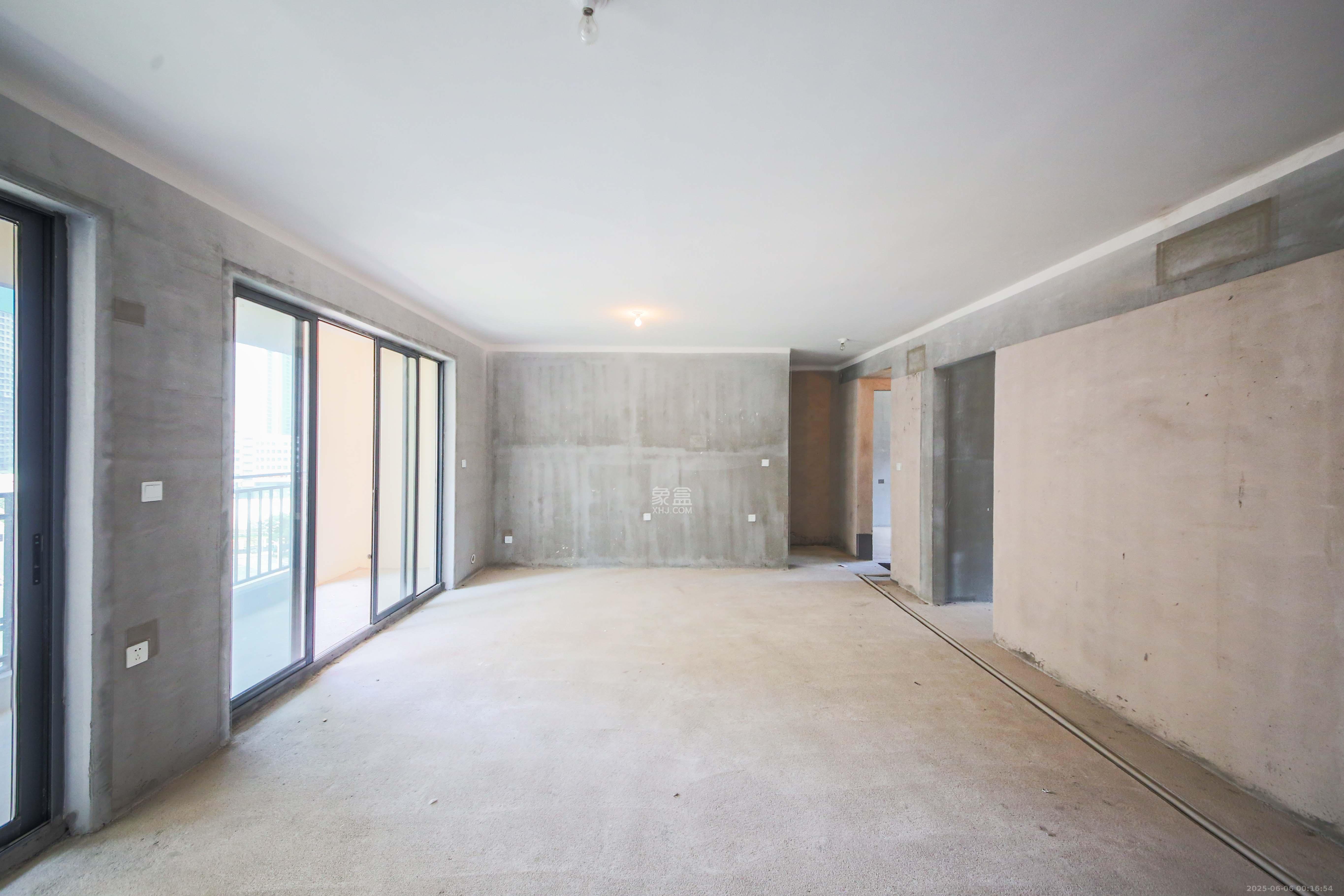 中建钰和城  4室2厅2卫   162.00万客厅