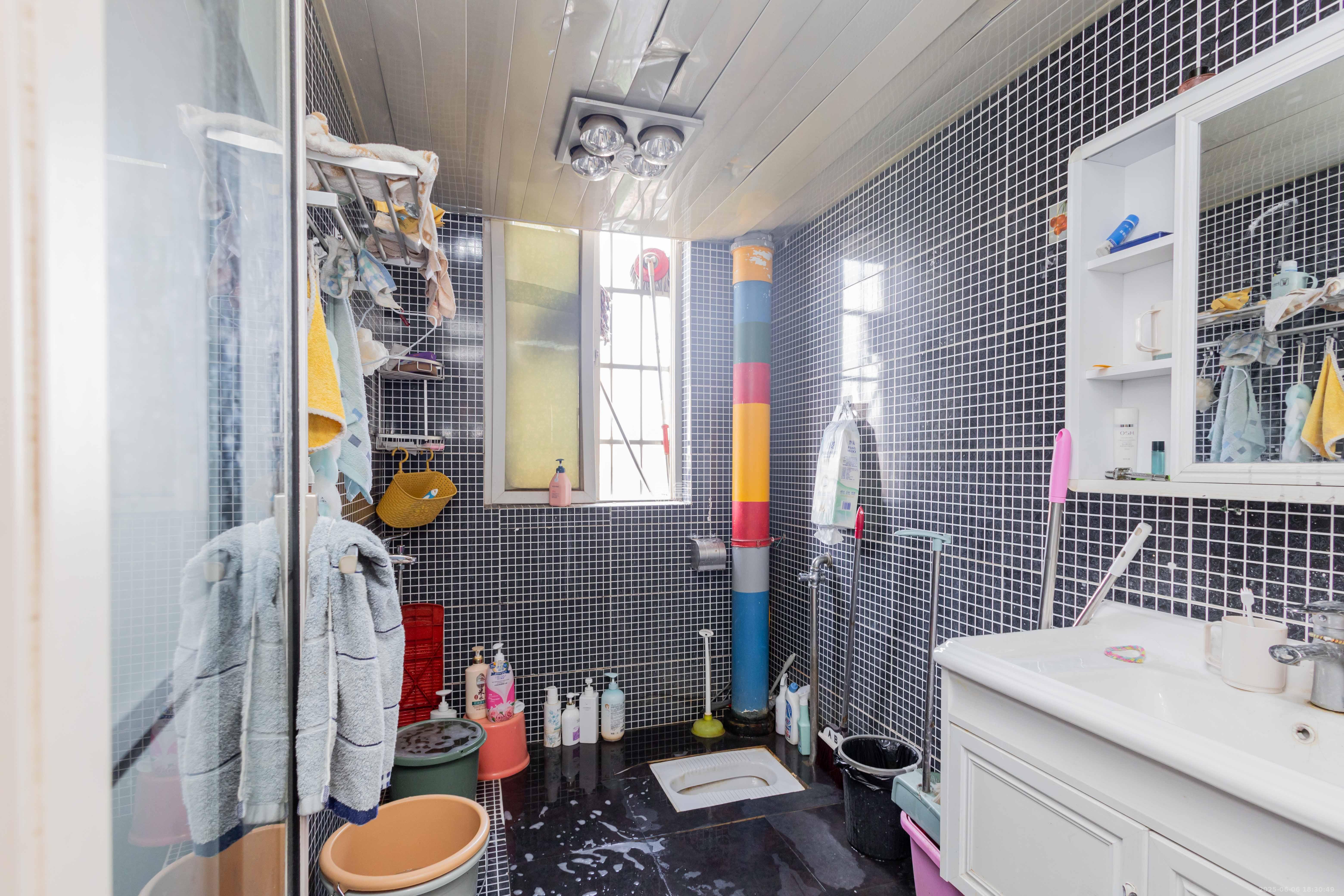 未来蜂巢 2室2厅1卫 36.8万 未来蜂巢 2室2厅1卫 36.8万卫生间