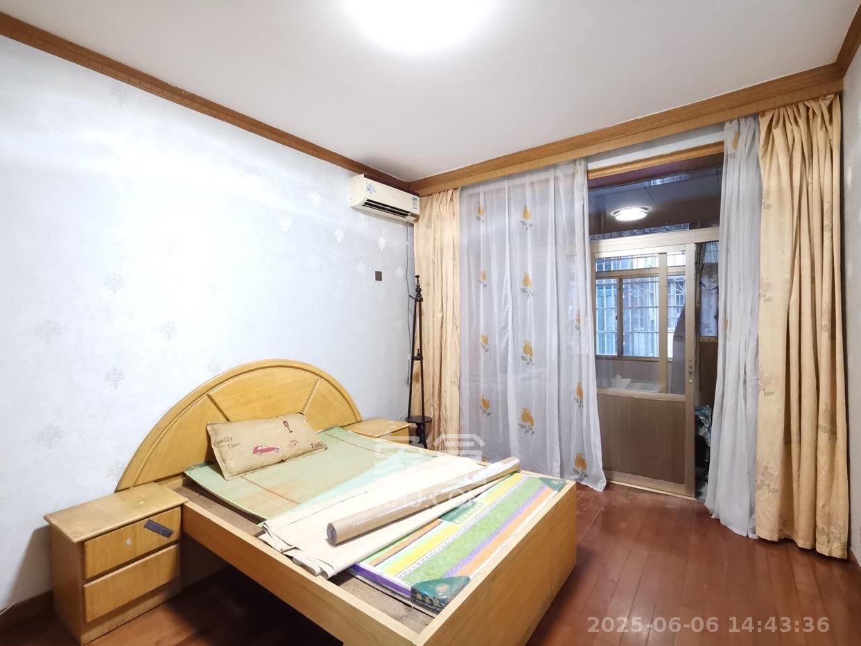 湘雅附二宿舍(劳动村) 2室1厅1卫 2800.0元/月 湘雅附二宿舍(劳动村) 2室1厅1卫 2800.0元/月室内图