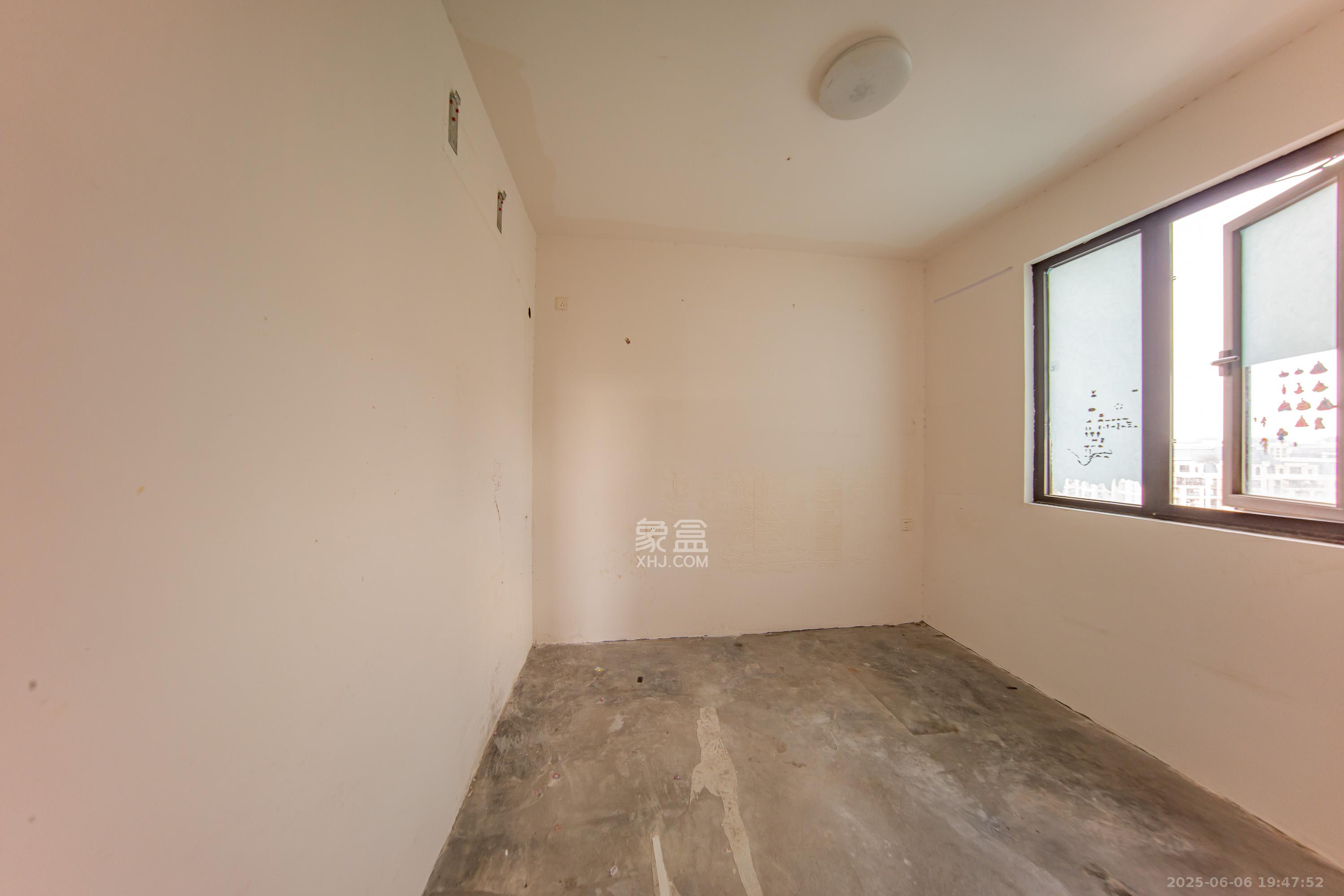 融创融公馆(融创臻苑)  4室2厅2卫    62.0万 融创融公馆(融创臻苑)  4室2厅2卫    62.0万卧室