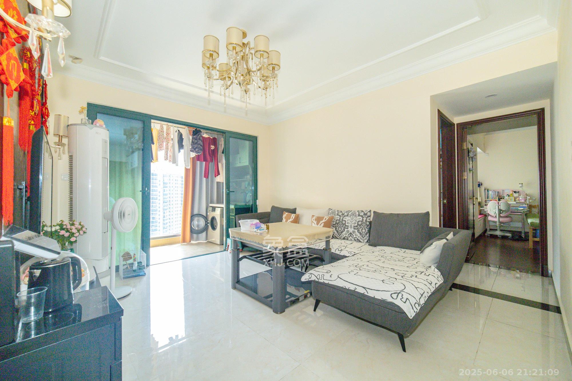 恒大翡翠华庭  2室2厅1卫    60.0万客厅