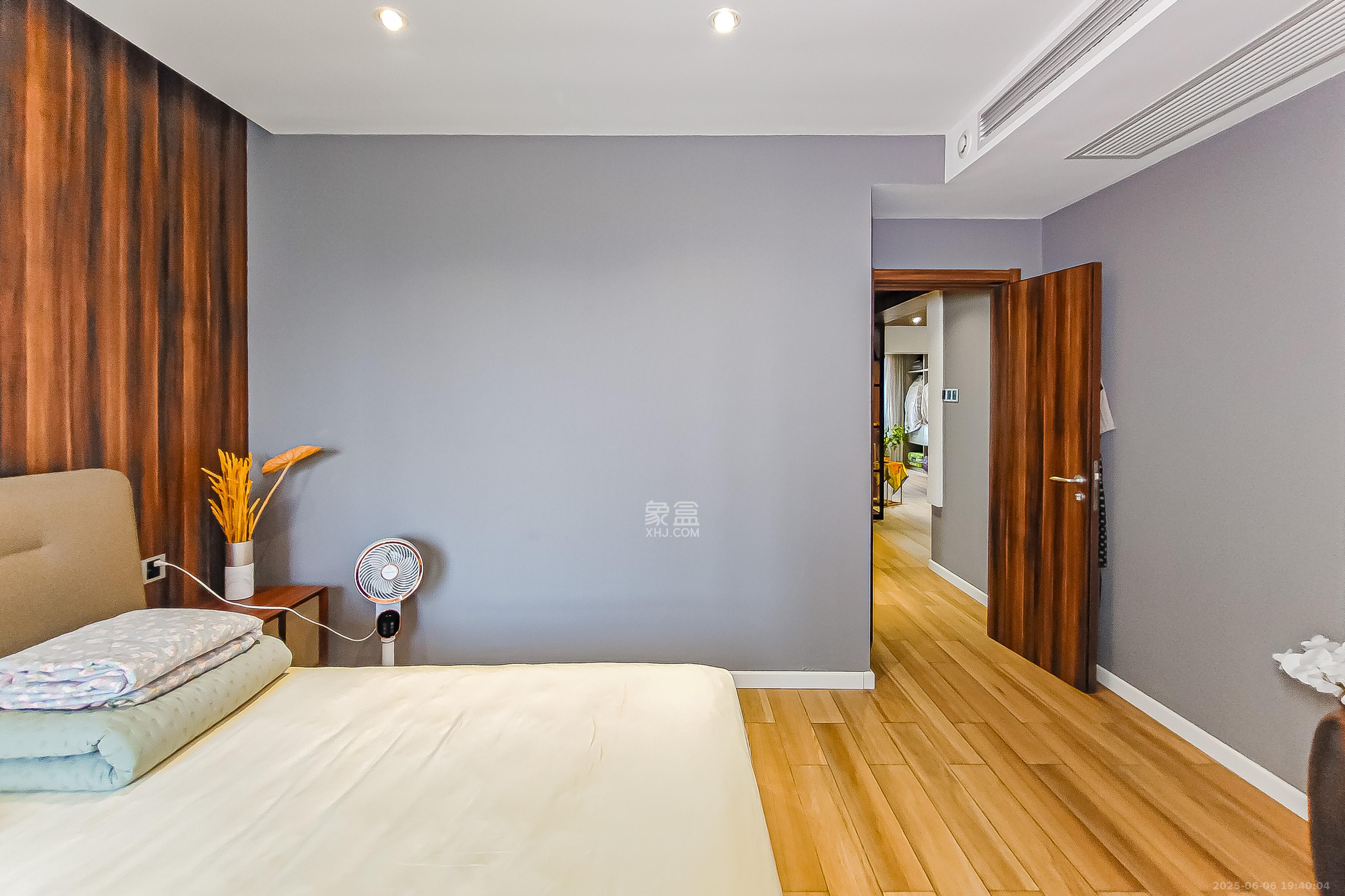 保利国际广场 4室2厅2卫 378.0万 保利国际广场 4室2厅2卫 378.0万卧室