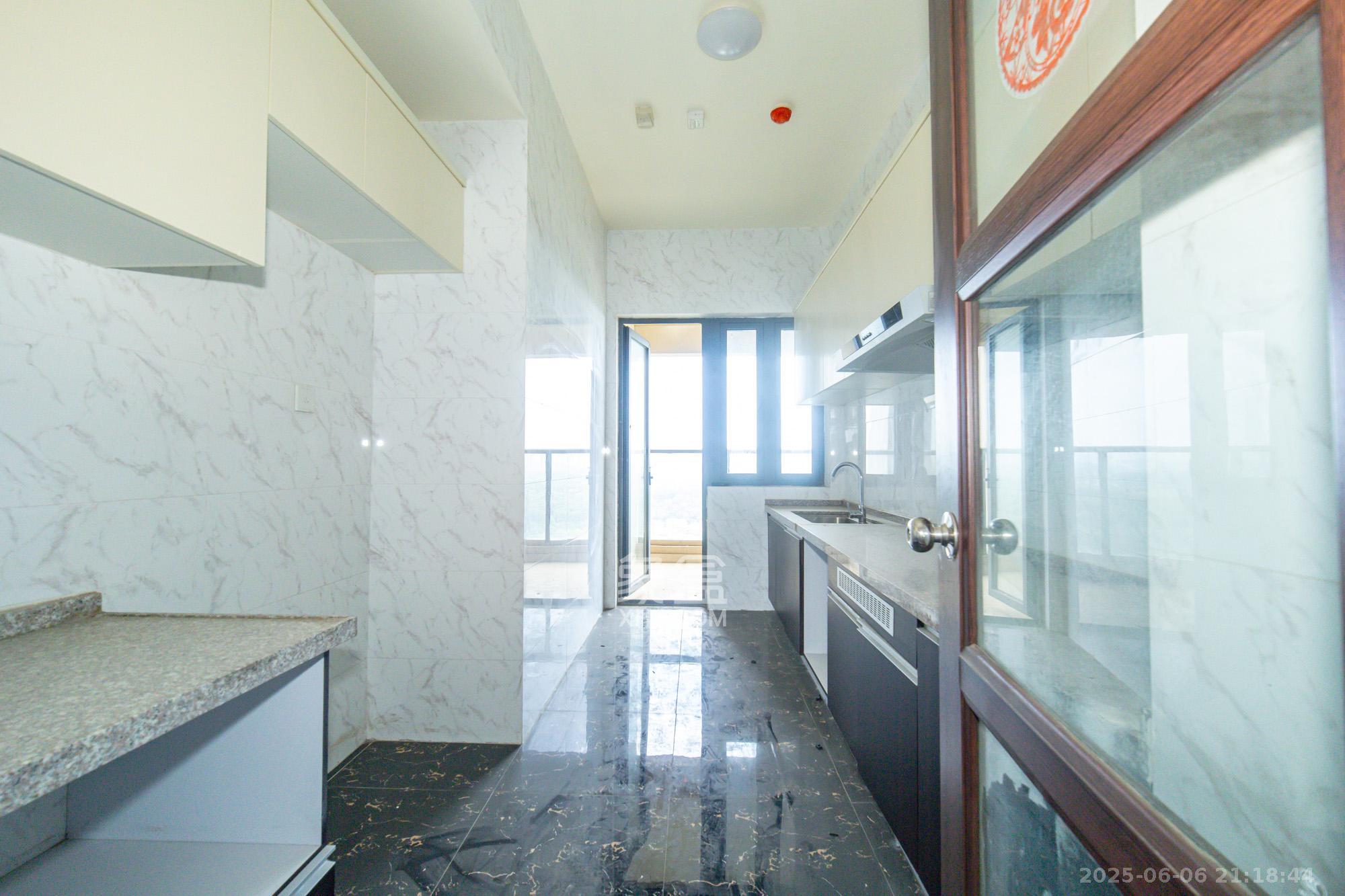 碧桂园威尼斯城 4室2厅2卫 149.88万 碧桂园威尼斯城 4室2厅2卫 149.88万厨房