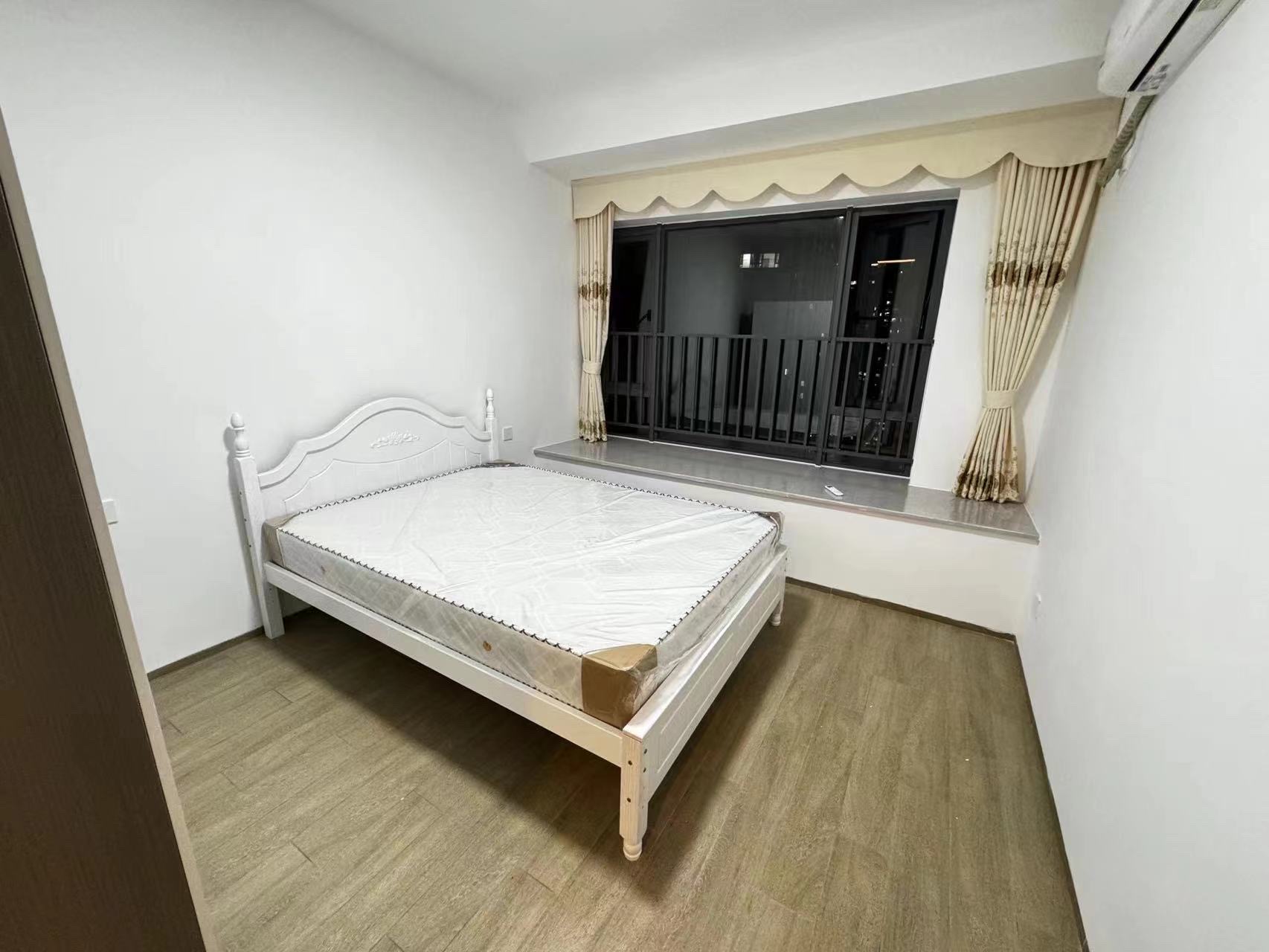 滨海丽景  3室2厅2卫   4500.00元/月室内图