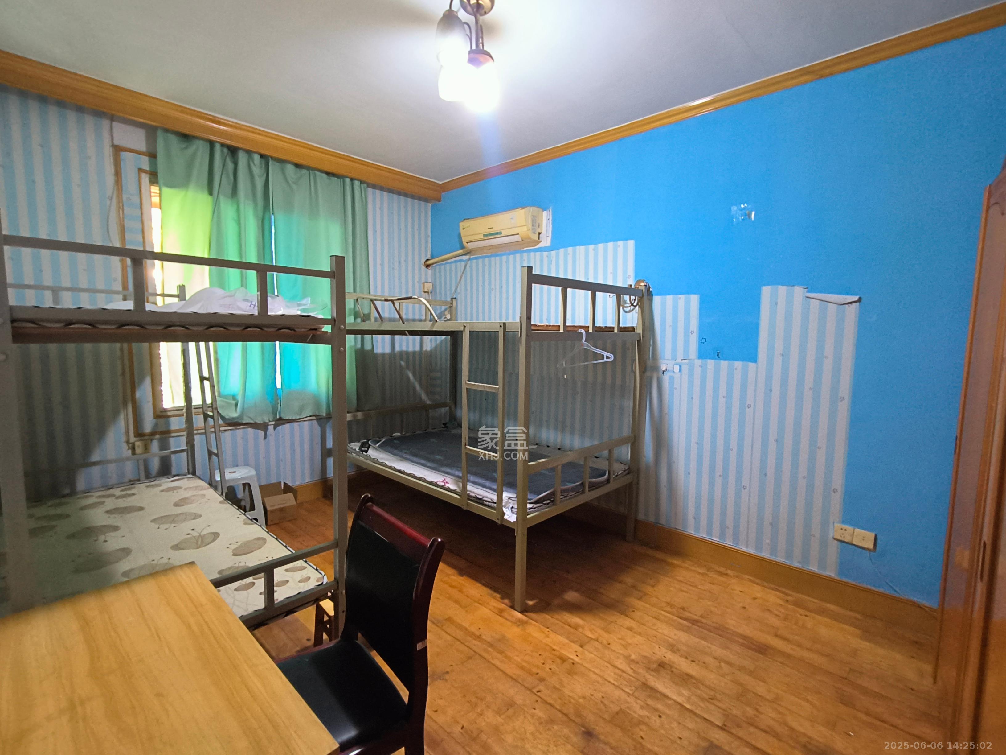 桐荫里社区 4室1厅2卫 2300.0元/月 桐荫里社区 4室1厅2卫 2300.0元/月室内图