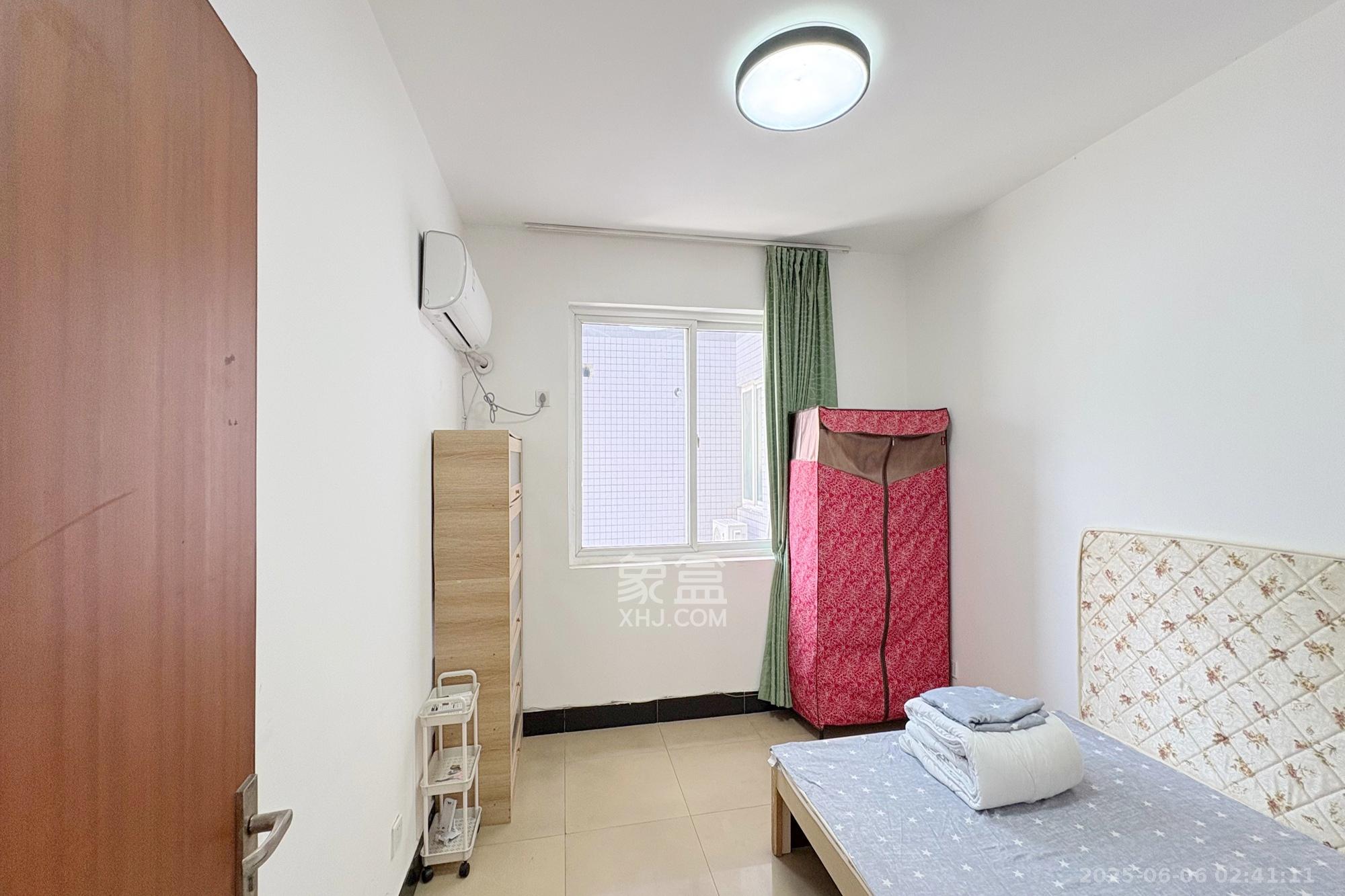 五一华府 4室2厅2卫 168.0万 五一华府 4室2厅2卫 168.0万卧室