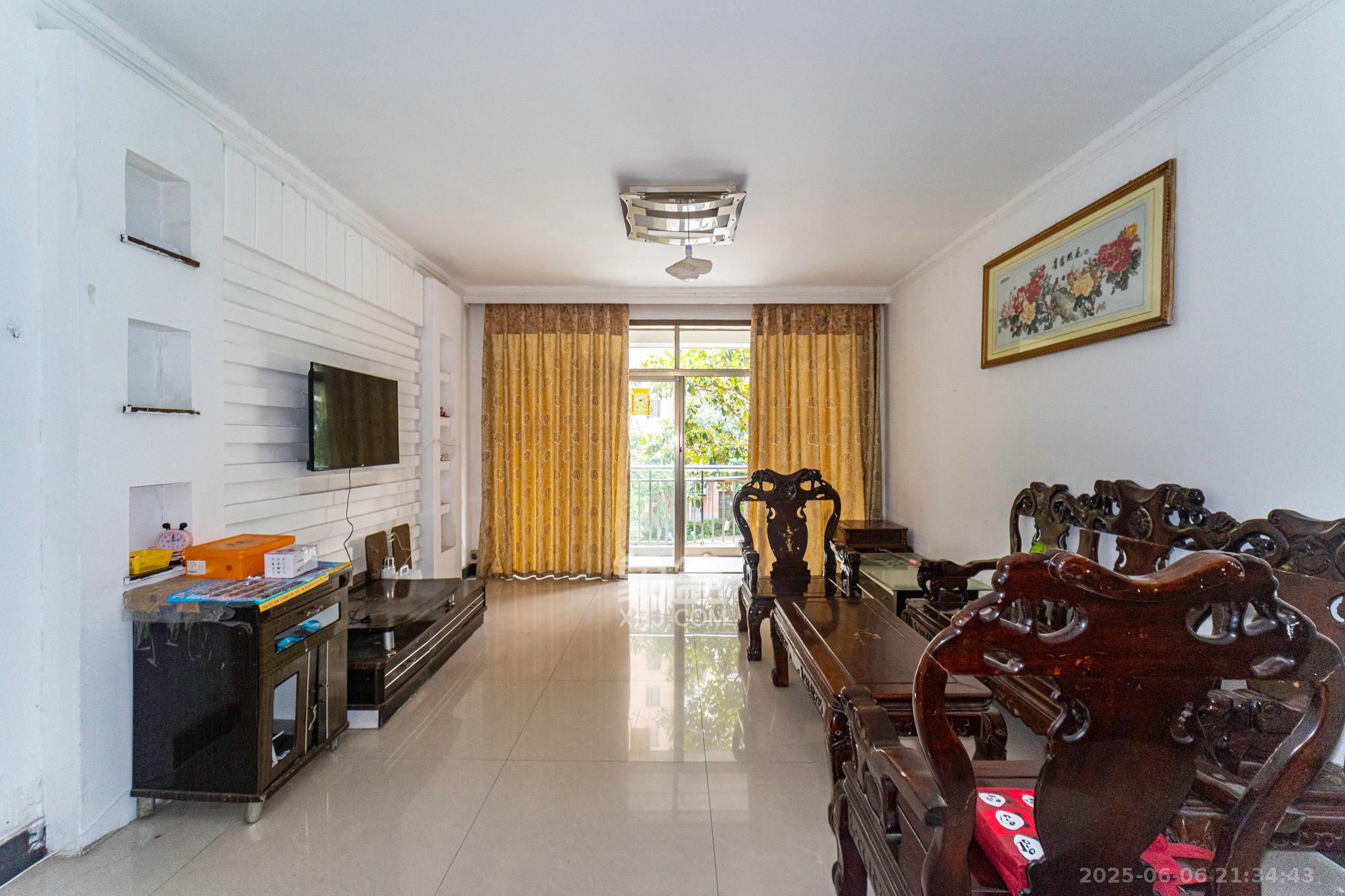 阳光丽景  3室2厅1卫    69.8万 阳光丽景  3室2厅1卫    69.8万客厅