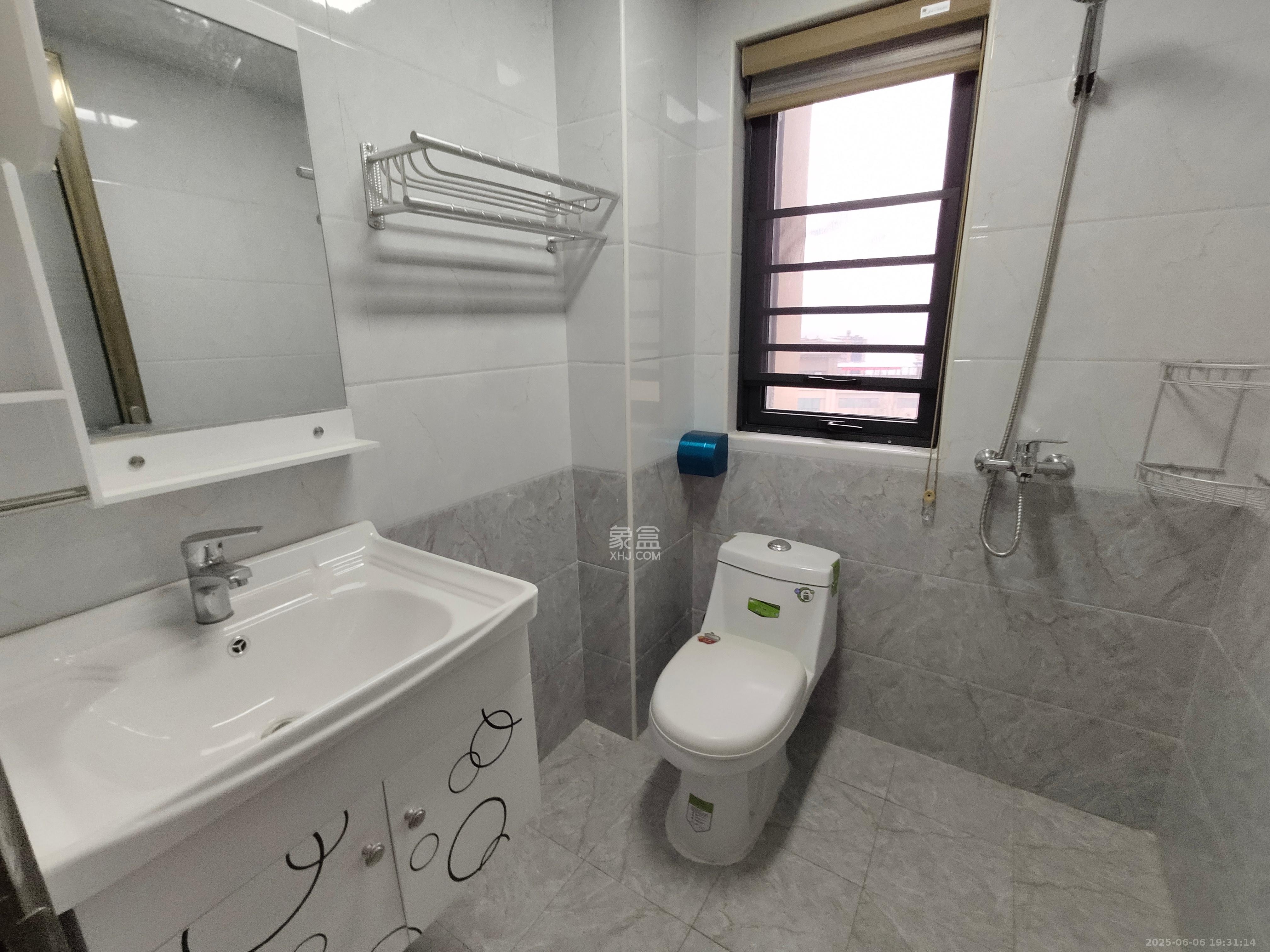 中建梅溪湖中心  1室2厅2卫    3000.0元/月室内图