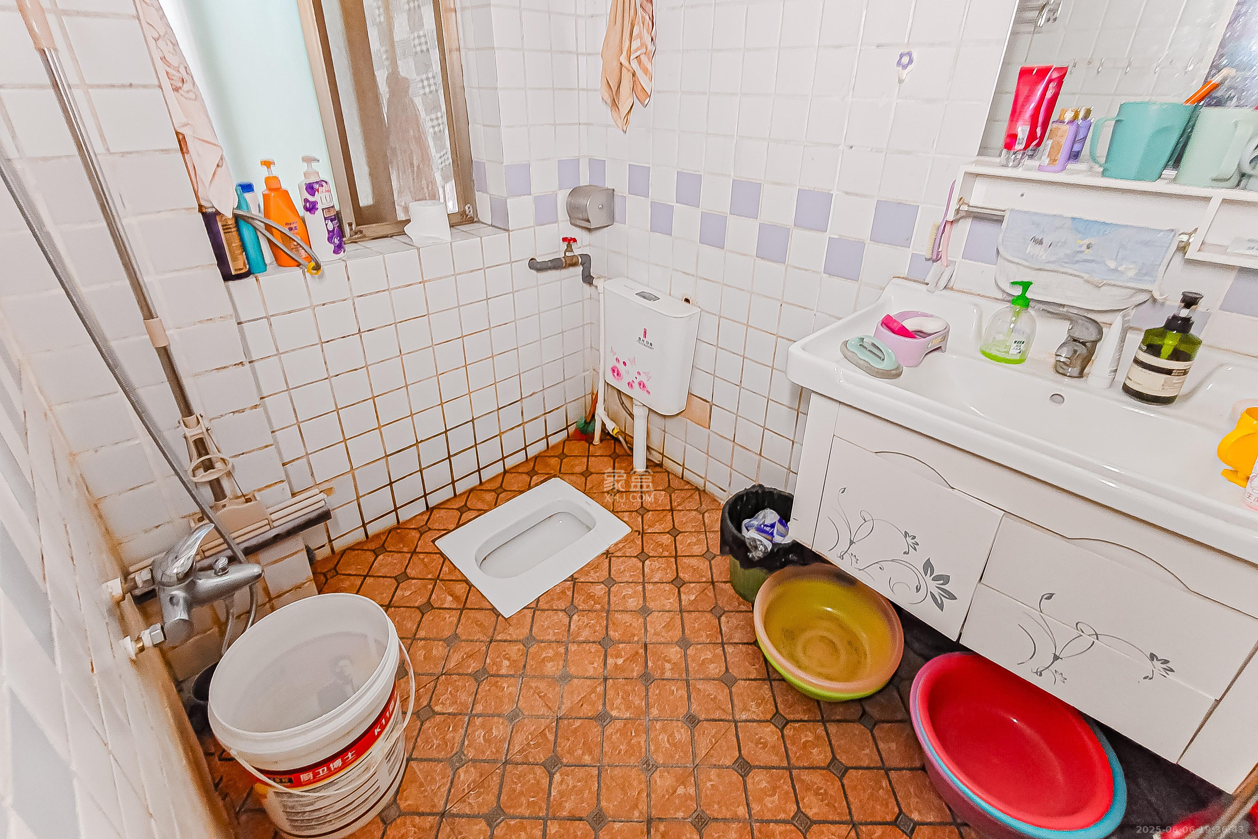 金泰小区  3室2厅1卫    76.8万 金泰小区  3室2厅1卫    76.8万卫生间