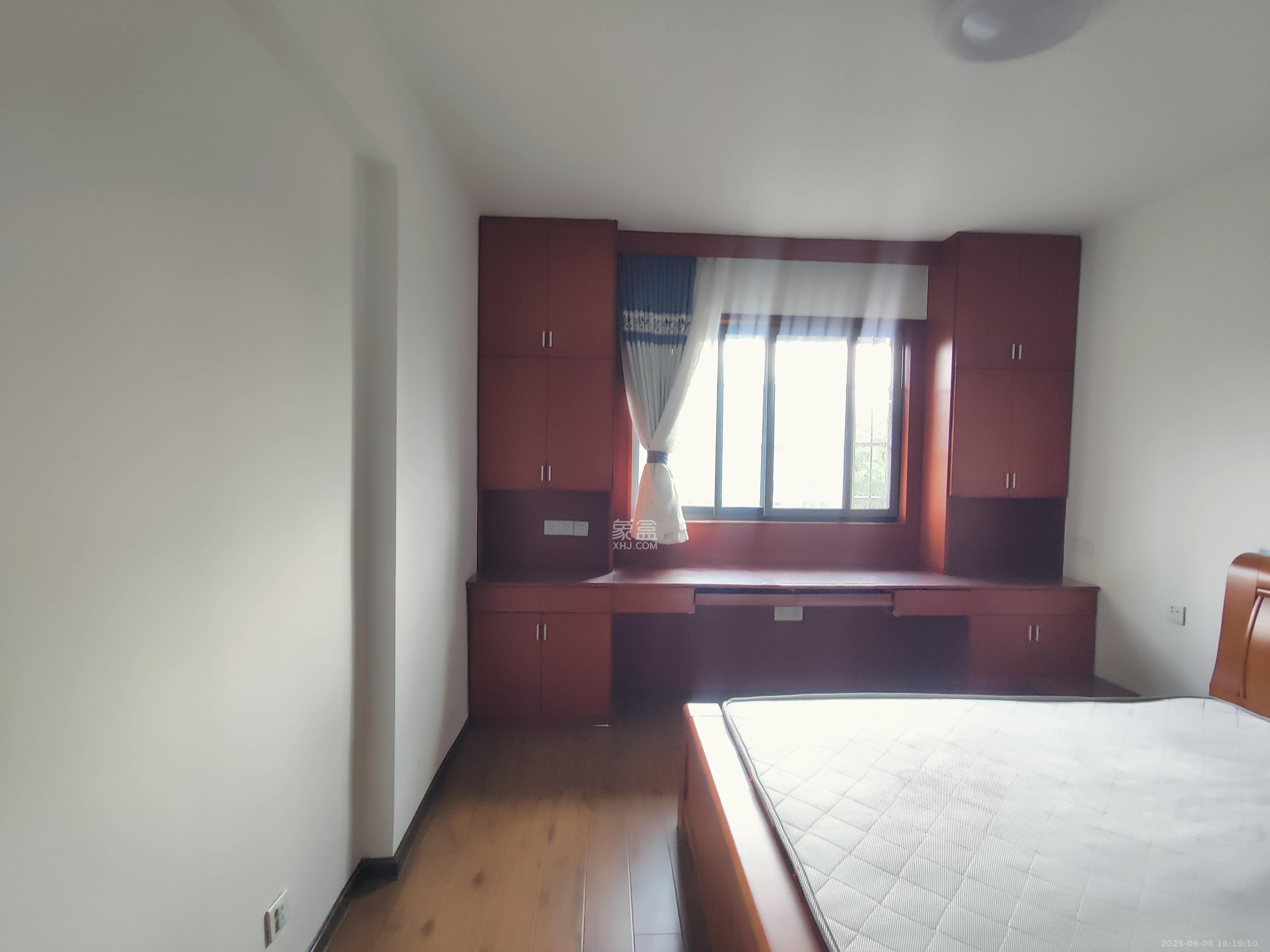 优山美地  3室2厅2卫   2600.00元/月室内图