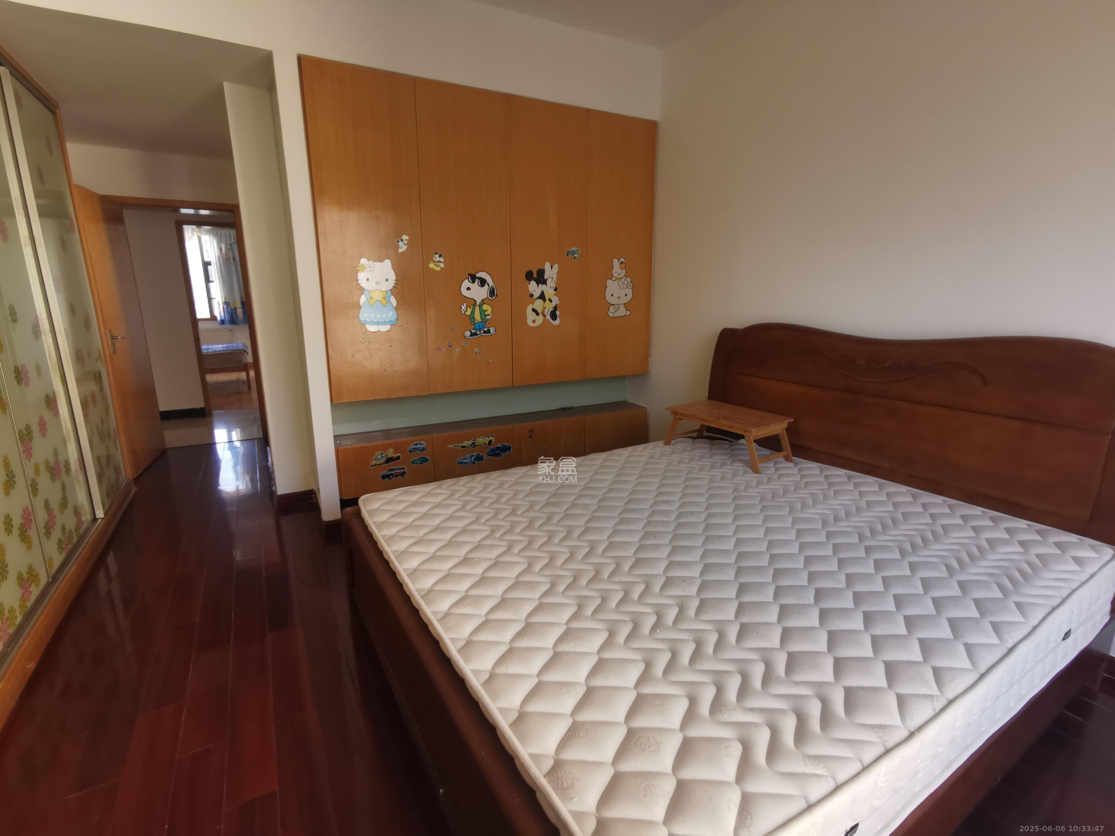 银港水晶城  3室2厅2卫   2800.00元/月