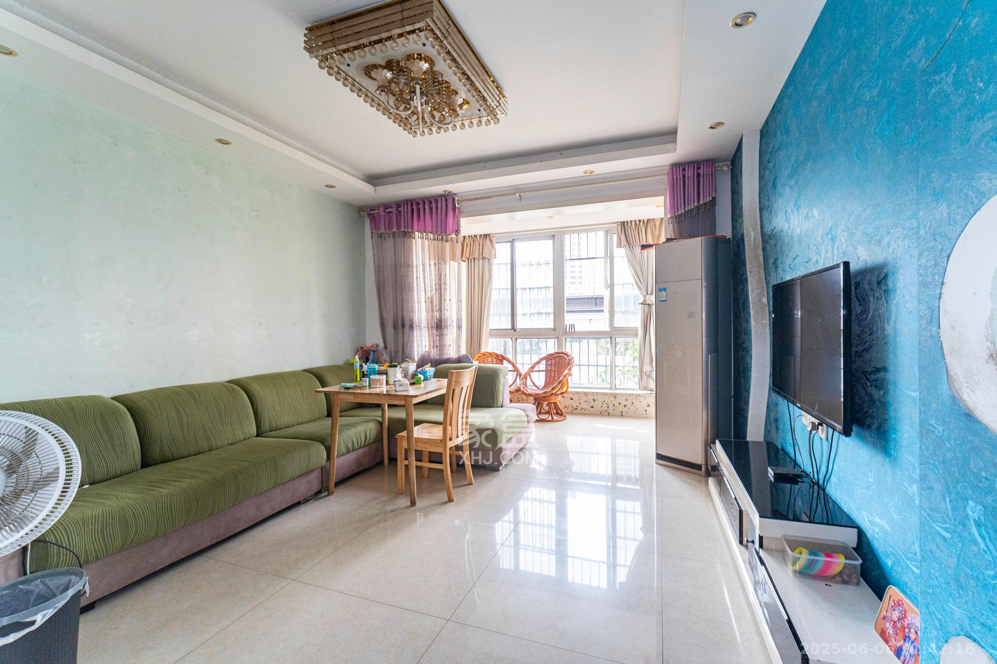 时代星城 3室2厅2卫 67.0万 时代星城 3室2厅2卫 67.0万客厅