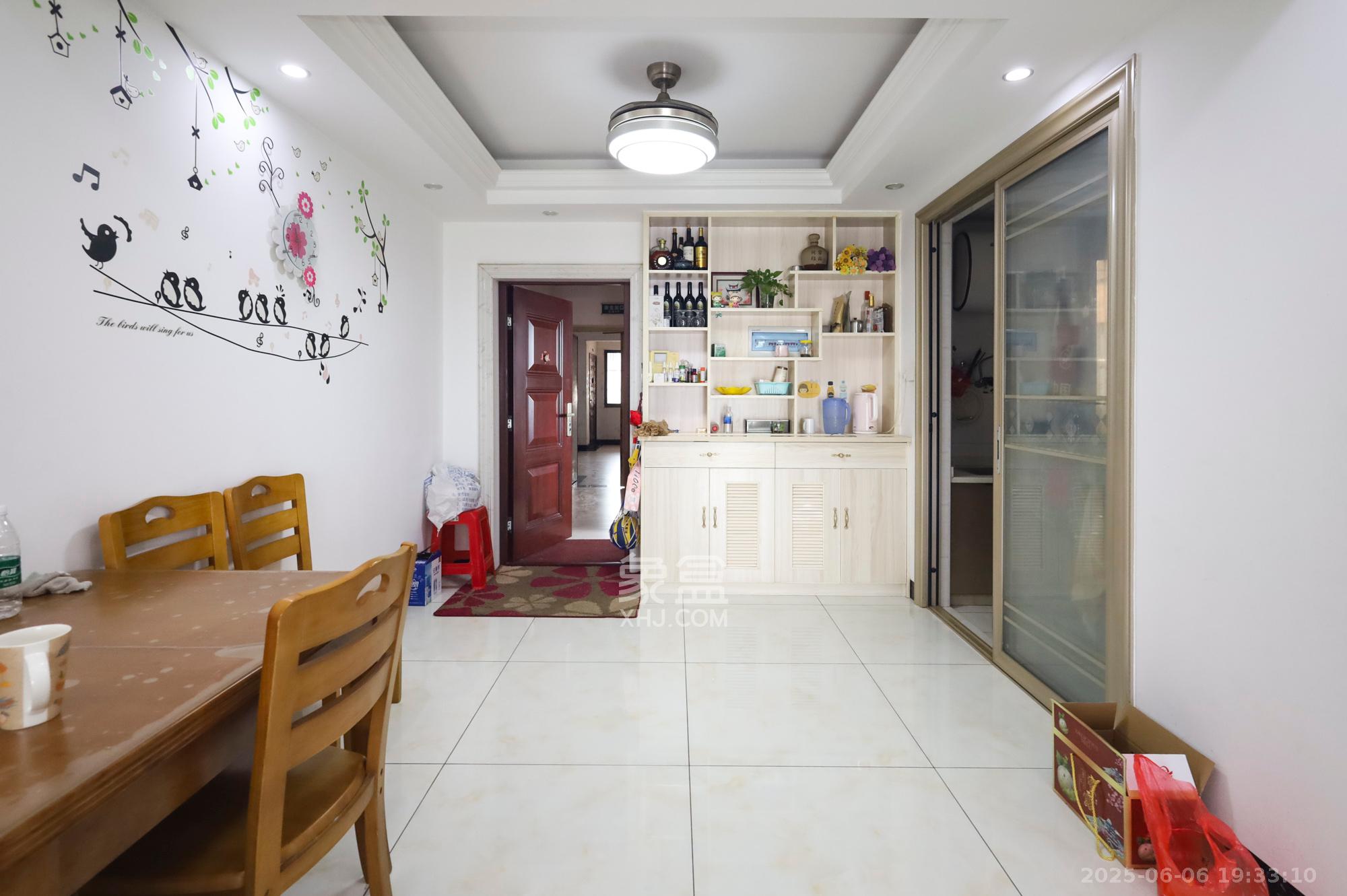 金霞湘绣园  3室2厅1卫    58.8万 金霞湘绣园  3室2厅1卫    58.8万客厅