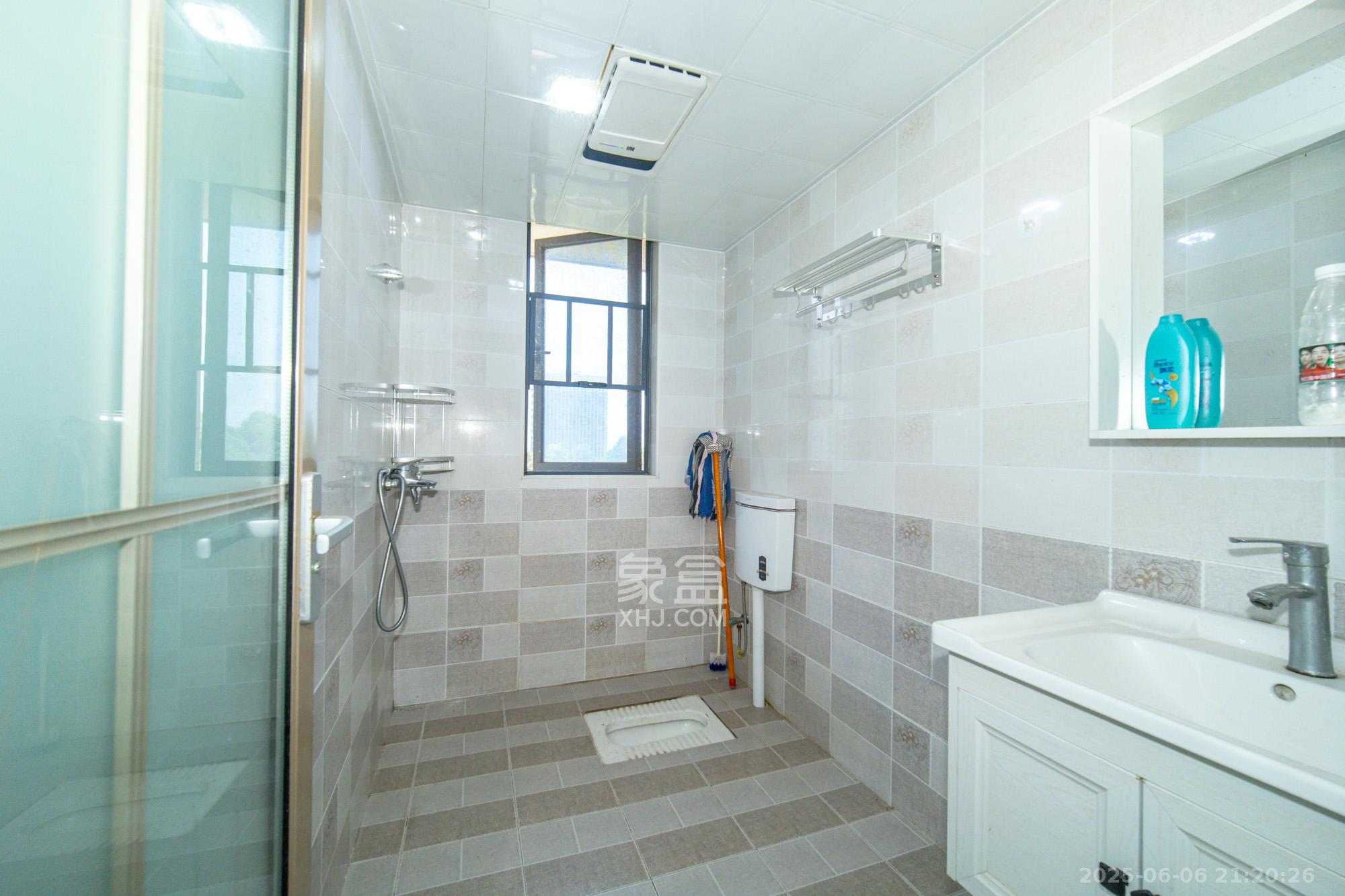 深业喜汇 4室2厅2卫 99.8万 深业喜汇 4室2厅2卫 99.8万卫生间