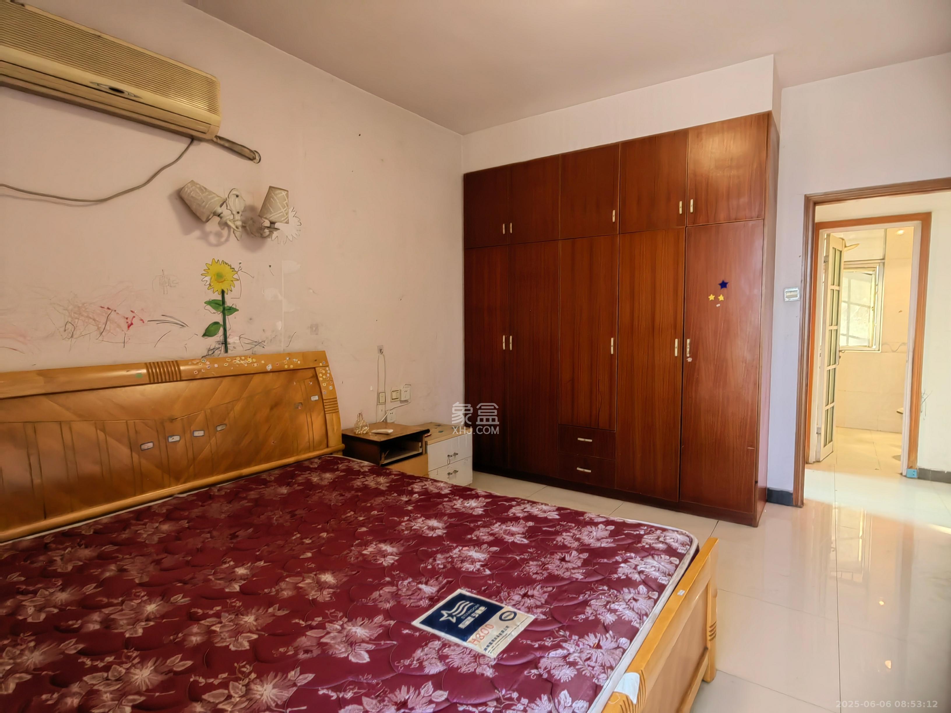 雄踞都市东家 3室2厅2卫 2200.0元/月 雄踞都市东家 3室2厅2卫 2200.0元/月室内图