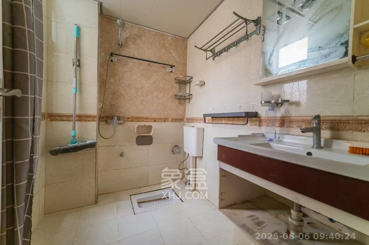 蓝山郡  3室2厅1卫    2000.0元/月室内图