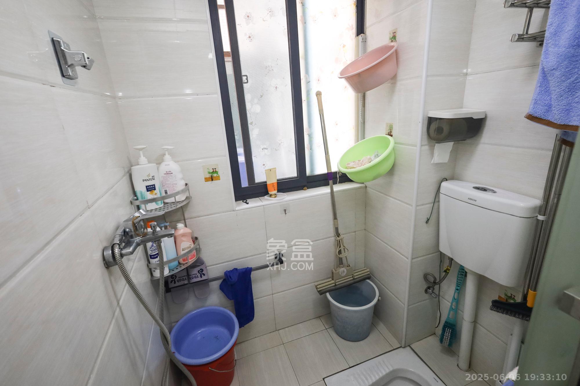 金霞湘绣园  3室2厅1卫    58.8万 金霞湘绣园  3室2厅1卫    58.8万卫生间